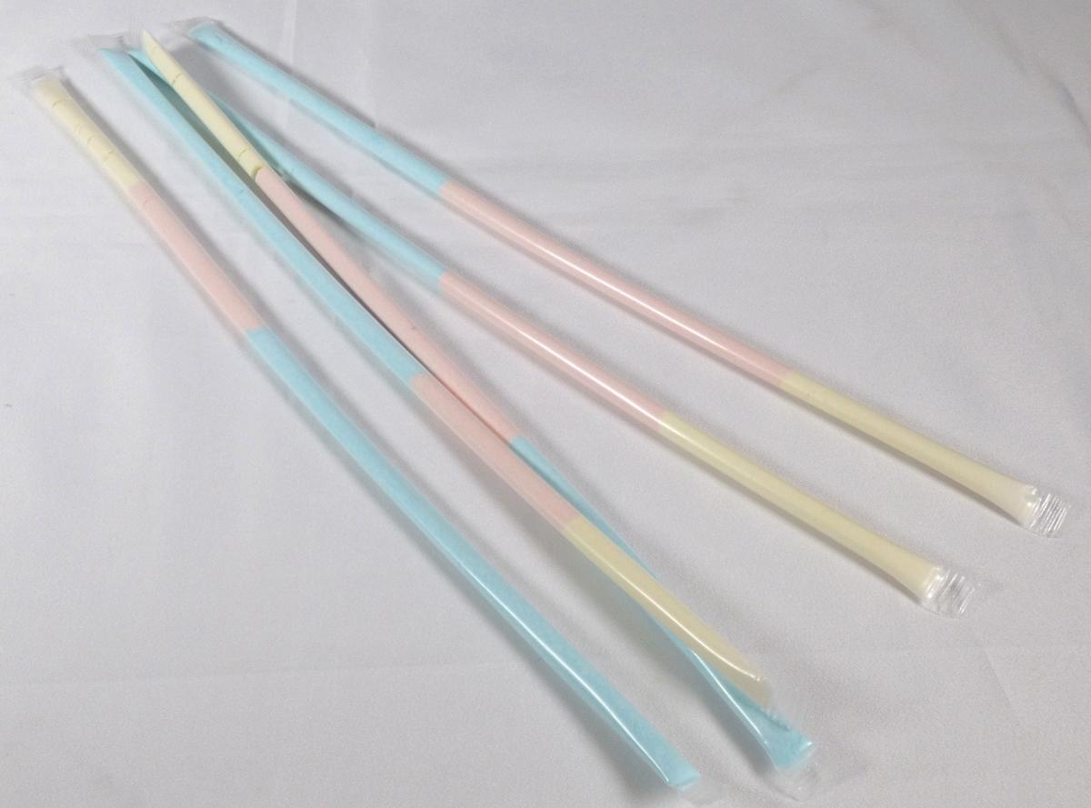 Zuckerware; Brausepulver

Bei der Ware handelt es sich um bunten Brausezucker, verpackt in Stangen mit einer Länge von ca. 38 cm und einem Durchmesser von ca. 1 cm. 

Aus den hier durchgeführten Untersuchungen des Warenmusters wurden folgende für den Meursing-Zusatzcode relevanten Werte ermittelt:
- Stärke/Glucose: mehr als 75 GHT,
- Saccharose/Invertzucker/Isoglucose: weniger als 5 GHT.
- Milchfett und Milchprotein werden aufgrund der Warenbeschaffenheit ausgeschlossen.

Die Ware ist als Zuckerwaren ohne Kakaogehalt (einschließlich weiße Schokolade), andere, andere, andere, andere, andere, mit einem Gehalt an Saccharose (einschließlich Invertzucker als Saccharose berechnet) von weniger als 70 GHT, andere, in den TARIC-Code 1704 9099 19 einzureihen.