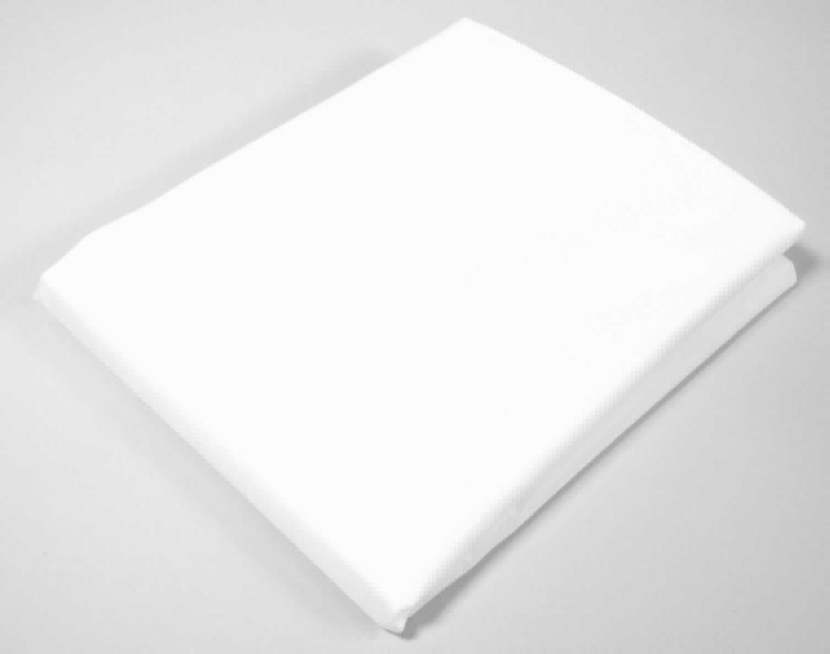 Bettwäsche, sog. Matratzenschutz, Foto siehe Anlage,
- in einem Polybeutel mit bedrucktem Pappeinleger verpackt,
- der Matratzenform entsprechend gearbeitet; laut Antrag in der Größe 60 cm x 120 cm x 18 cm,
- im Bereich der Liegefläche aus ca. 0,4 mm dicken, auf der Innenseite mit Kunststoff (laut Antrag aus Polyurethan;
  kein Zellkunststoff) überzogenen Gewirken der Position 5903 sowie mit Seitenteilen aus ca. 0,3 mm dicken 
  Gewirken; beide Gewirke aus laut Antrag 100 % Polyester (synthetische Chemiefasern),
- an den Rändern mit einem angenähten, elastischen Zug, sodass das Betttuch über herkömmliche Matratzen 
  gezogen werden kann,
- u. a. durch Zusammenfügen konfektioniert,
- wird als Matratzenschutz direkt auf die Matratze gelegt und soll diese vor Nässe und Verschmutzung schützen,
- wird üblicherweise gewaschen und kennzeichnet sich nach dem Verwendungszweck als Bettwäsche (damit keine
  Ware der Position 6304),
- ungefüttert und ohne Polsterung oder Füllung, somit keine Bettausstattung der Position 9404.

"Bettwäsche, aus Spinnstoffen, aus Gewirken"