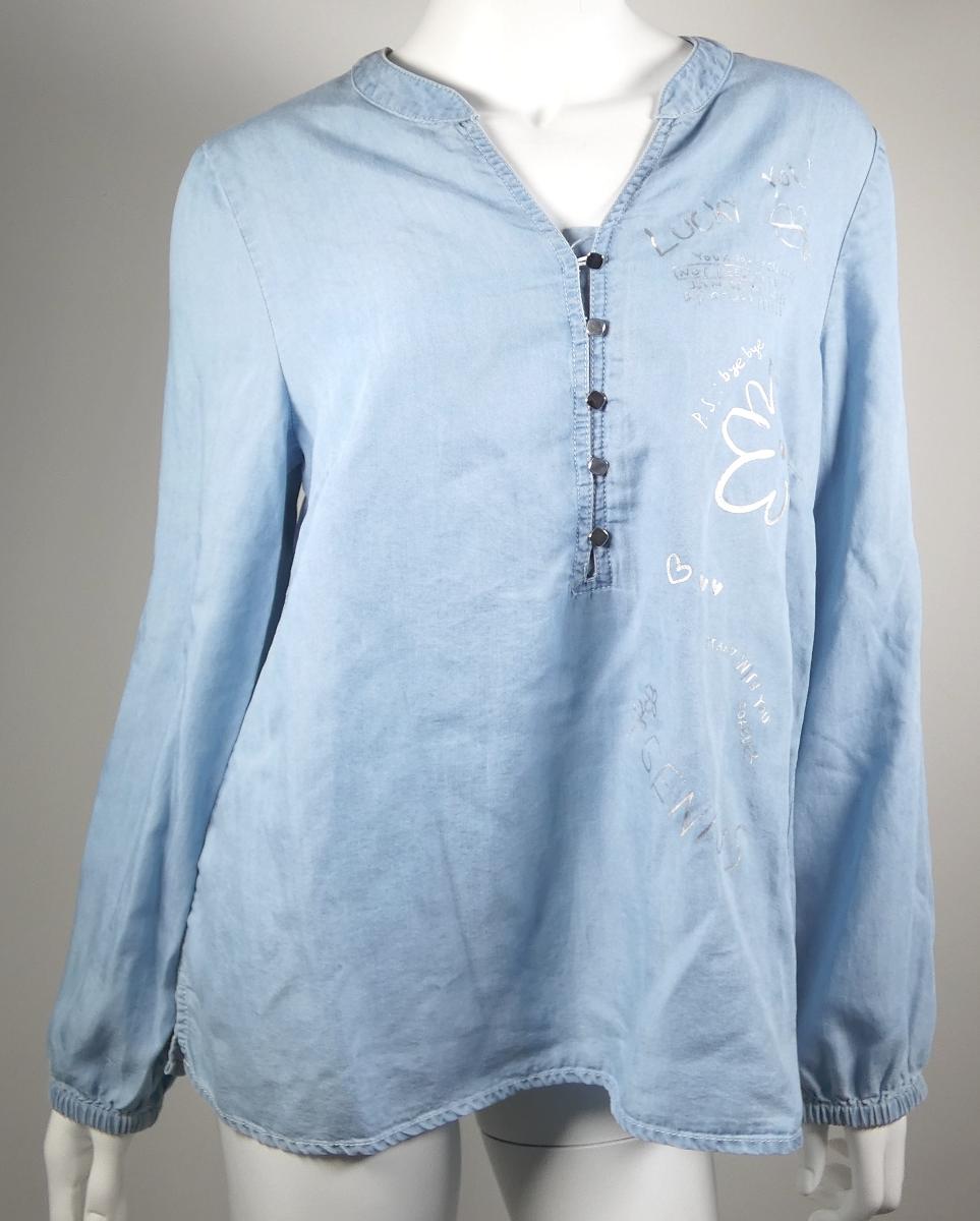Hemdbluse, Größe 38, Foto siehe Anlage,
- in einem Polybeutel verpackt,
- aus ca. 0﻿,﻿3 mm dicken, buntgewebten Geweben aus laut Antrag 100 % Lyocell (künstliche 
  Chemiefasern),
- über die Taille reichend (Rückenlänge: ca. 65 cm),
- vorn mit einer teilweisen Öffnung mit Knopf- und Schlaufenverschluss von rechts über links
  (Frauenkleidung),
- mit langen Ärmeln; an den Ärmelenden elastisch verengt,
- auf der Vorderseite großflächig mit Aufdrucken verziert,
- am unteren Rand durch Umschlagen und Festnähen gesäumt,
- den Hemden für Männer entsprechend zugeschnitten.

"Hemdbluse, aus Gewebe, für Frauen, aus Chemiefasern"