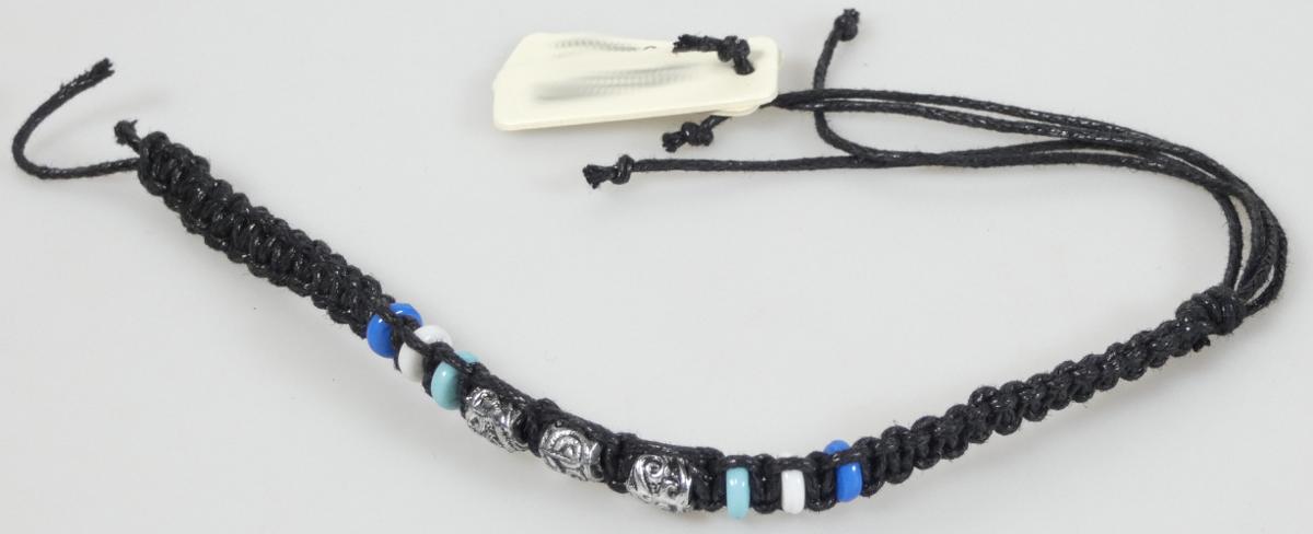 Sogenanntes Freundschaftsarmband:

Es handelt sich um ein sogenanntes Freundschaftsarmband nachfolgender Beschaffenheit:
-	Länge rd. 24 cm
-	mit 3 Elementen in Form einer Schildkröte (offenbar aus unedlem Metall)
-	mit 6 scheibenförmigen Elementen mit Mittellochung aus Kunststoff
-	auf einem Band aus Spinnstoff
- Antragstellerangeben -

Abbildung siehe Anlage. 

Derartige Erzeugnisse gehören als „anderer Fantasieschmuck – Armband – (überwiegend aus Kunststoff)" zum TARIC-Code 7117 9000 00.