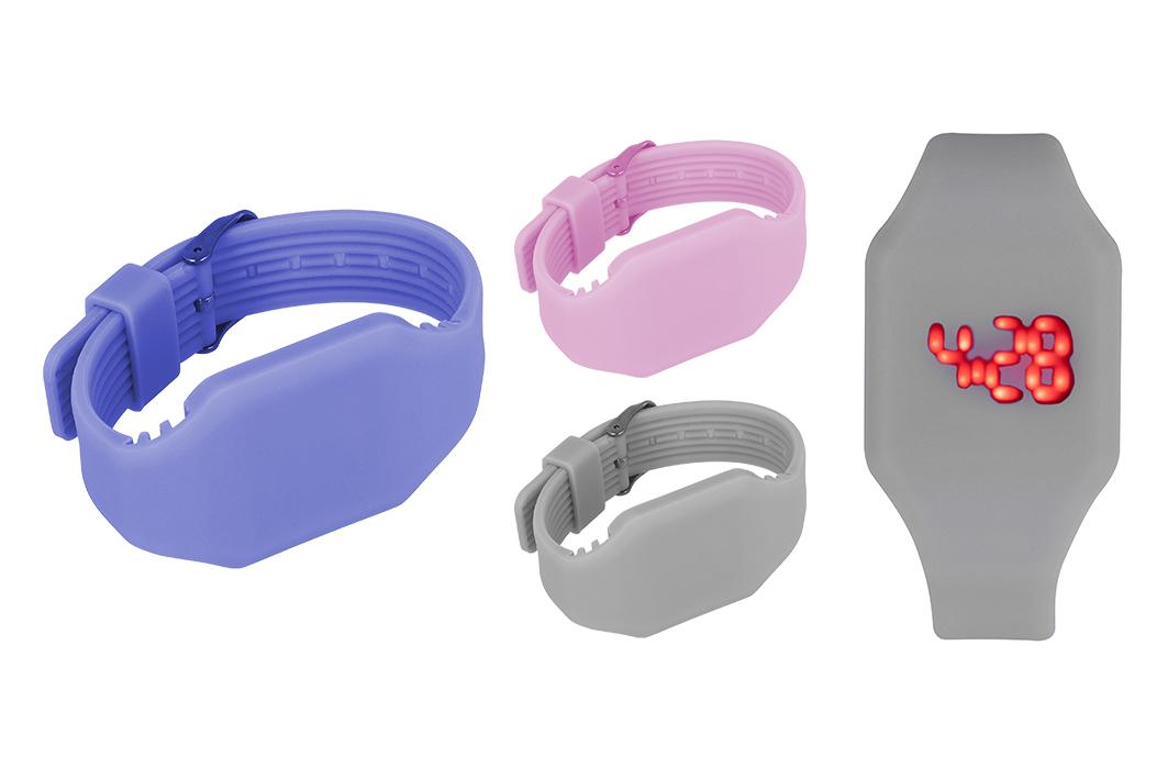 Es handelt sich um eine sog. digitale Armbanduhr, Art. Nr. 796641, im Wesentlichen bestehend aus einem etwa 33 x 33 mm großen, quadratischen Gehäuse aus Kunststoff, das so in ein verstellbares, graues, rosafarbenes oder blaues Armband aus Silikon eingepasst ist, dass das farbige Silikon die Ziffernanzeige bedeckt. Dückt man auf die Uhr, erscheint eine digitale Uhrzeitanzeige in roten Ziffern, drückt man erneut erscheinen weitere Anzeigen, wie beispielsweise das aktuelle Datum. Das 15 mm breite Armband des batteriebetriebenen Erzeugnisses verfügt über neun Aussparungen und eine Metallschließe mit Dorn zur individuellen Anpassung des Armbandes an das Handgelenk.

Das Erzeugnis ist als "andere als von der Position 9101 erfasste Armbanduhr, elektrisch betrieben, nur mit optoelektronischer Anzeige" einzureihen.