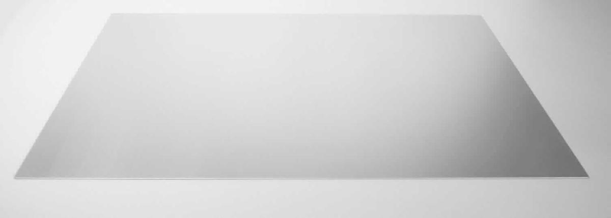 Kupferlaminierte Aluminiumplatte

Bei der Ware handelt es sich um ein gewalztes Flacherzeugnis aus Aluminium auf dem eine Schicht aus raffiniertem Kupfer aufgebracht wurde. Beide Schichten sind durch ein isolierendes Dielektrikum, bestehend aus Epoxidharz und Glasfaser, getrennt.
Die Schichtdicken betragen :
- Kupferschicht: 18-150 µm;
- Aluminiumschicht: 0,2-3mm;
- Isolierschicht: 60-200 µm
Das Aluminium ist aufgrund der Schichtdicke in jedem Fall gewichtsmäßig überwiegend.
Die Ware wird zur Produktion von Leiterplatten verwendet.

Die Ware wird aufgrund ihrer stofflichen Beschaffenheit als Bleche und Bänder, aus Aluminium, mit einer Dicke von mehr als 0,2 mm, quadratisch oder rechteckig, aus nicht legiertem Aluminium, andere, mit einer Dicke von weniger als 3 mm in die Unterposition 7606 1191 der Kombinierten Nomenklatur eingereiht.