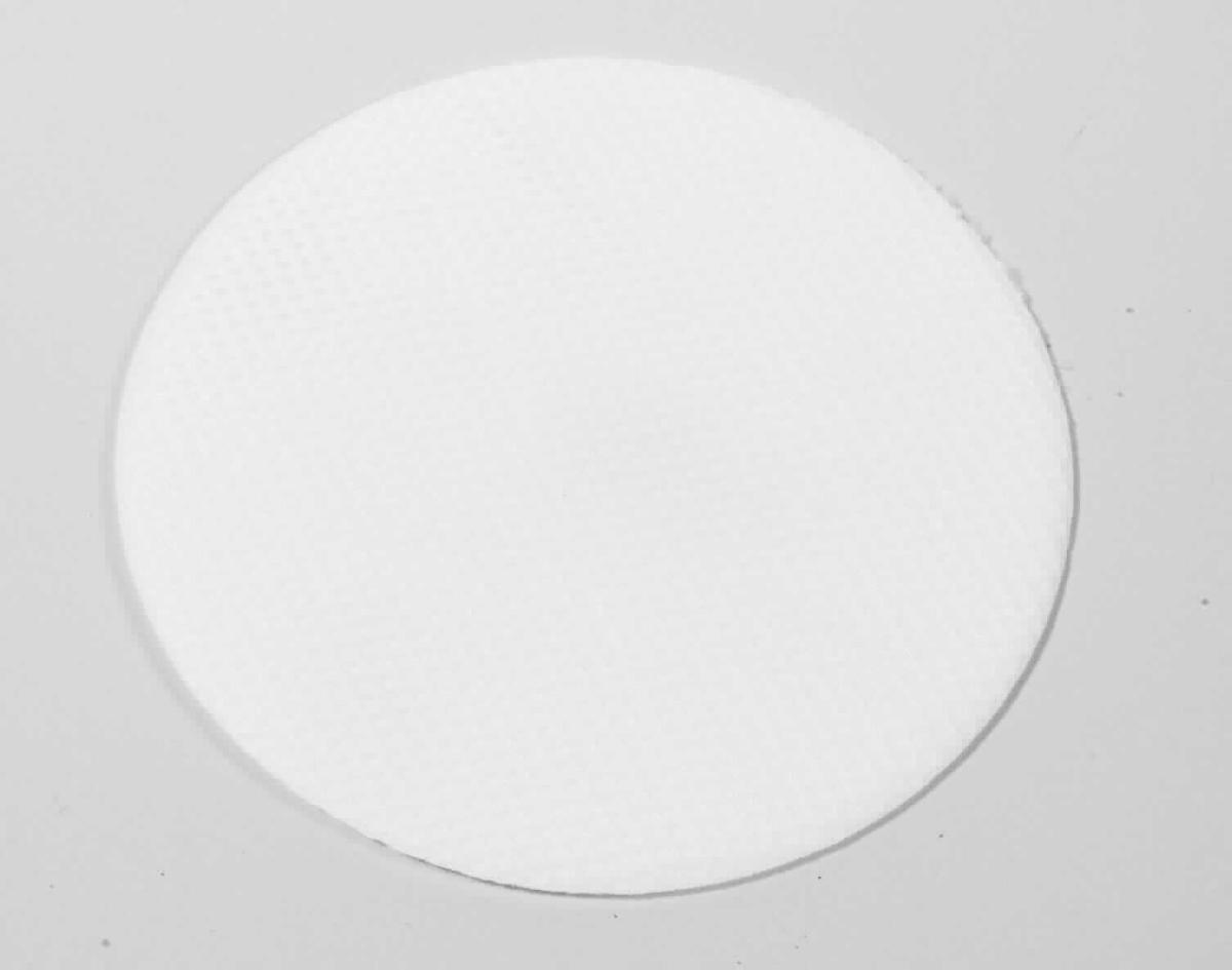 Es handelt sich um eine kreisrunde, mehrlagige Stilleinlage (Durchmesser etwa 10,5 cm) mit einer der Brust zugewandten, saugfähigen Außenlage aus einem Kettengewirke aus Chemiefasern, einer saugfähigen Zwischenlage aus Zellkunststoff und einer Außenlage in Form eines netzartig durchbrochenen Gewirkes aus Chemiefasern. Die Lagen sind am Rand miteinander verschweißt. Die saugfähige, hygienische Stilleinlage kann nach dem Waschen wieder verwendet werden.

Abbildung siehe Anlage.

Derartige Waren gehören als "den hygienischen Binden (Einlagen) ähnliche Waren, aus anderen Spinnstoffen als aus Spinnstoffwatte, aus Gewirken oder Gestricken" zum TARIC-Code 9619 00 40 10.