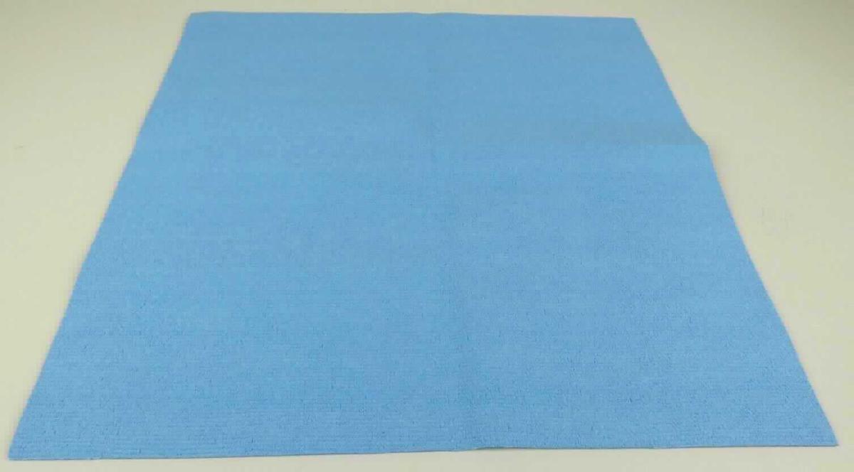 Schlingengewirke, Foto siehe Anlage, 
- quadratisch zugeschnitten (somit nicht konfektioniert), in den Abmessungen von laut Antrag 38 cm x 38 cm,
- laut Untersuchungsergebnis:
-- aus synthetischen Chemiefasern,
-- kein Hochflorerzeugnis,
-- mit Kunststoff (laut Antrag Polyurethan) getränkt.

"Schlingengewirke aus Chemiefasern"