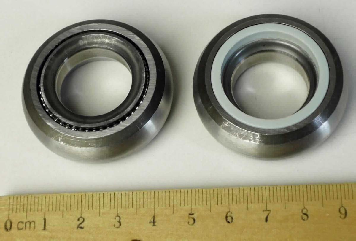 Wälzlager (Nadellager), 
- in Form eines ringförmigen Stahlkörpers, bestehend aus Metallaußenring, Metallinnenring, Nadelrollen und Sicherungsring (aus Kunststoff), mit einem Innendurchmesser von ca. 22 mm, einer Bauhöhe von ca. 14 mm und einem Außendurchmesser von ca. 42 mm,
- zum Einbau in Antriebswellen in Kfz bestimmt als Teil eines Innengelenks

Das Erzeugnis ist als "Wälzlager (Nadellager)" einzureihen.