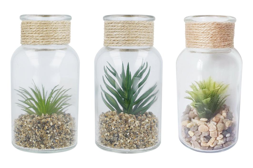 Glasware zur Innenausstattung, sog. Dekopflanze in Flasche (in verschiedenen Ausführungen),
Foto siehe Anlage,
aus verschiedenen Bestandteilen zusammengesetzte Ware, bestehend aus:
- einer Glasware zur Innenausstattung,
- - in Form einer zylinderförmigen Flasche mit kurzem Hals,
- - aus klarsichtigem, laut Antrag gewöhnlichem, maschinell gefertigtem Glas,
- - oben offen,
- - am Glashals mit einer Kordel verziert,
- - mit einer Höhe von ca. 13 cm und einem Durchmesser von ca. 6,5 cm,
- einer in einem Stück gefertigten Nachbildung einer Pflanze (laut Antrag Farn) aus Kunststoff,
- Steine, im Flaschenboden eingeklebt,
- die Glasware zur Innenausstattung und die Pflanze aus Kunststoff sind im Hinblick auf die
  Zierwirkung gleichermaßen vorherrschend; die Glasware zur Innenausstattung verleiht jedoch
  im Hinblick auf den Umfang der zusammengesetzten Ware ihren wesentlichen Charakter.

 "Glasware zur Innenausstattung, aus gewöhnlichem Glas, nicht handgefertigt"