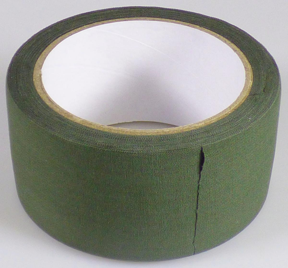 Kautschutiertes Gewebe, sog. Klebeband Gewebe, Foto siehe Anlage,
- auf einer Papprolle aufgewickelt und mit einem bedruckten Pappaufhänger in einer Blisterverpackung
  verpackt,
- als Meterware, mit einer Breite von laut Antrag 5 cm und einer Länge von 10 m,
- aus einem Gewebe aus Spinnstoffen aus laut Antrag Baumwolle,
- auf der Rückseite mit einer Klebeschicht aus laut Antrag Kautschuk überzogen,
- mit einem Quadratmetergewicht von augenscheinlich weniger als 1500 g.

"Kautschutiertes Gewebe, anderes als solche der Position 5902, Klebebänder, mit einer Breite von
 weniger als 20 cm"