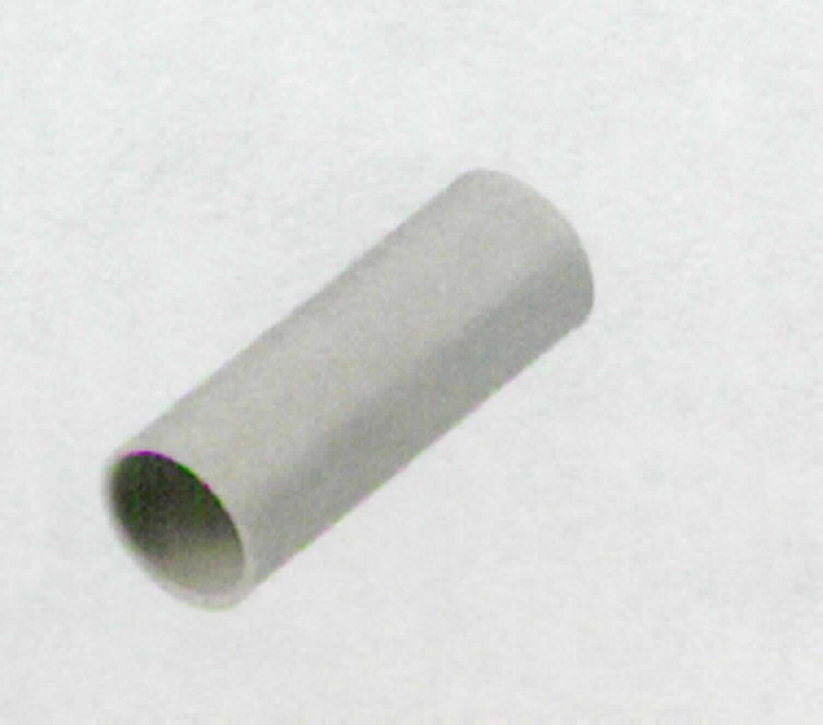 Angaben des Antragstellers:
Iso-Muffe, zum Verbinden von starren Isolierrohren

Feststellungen an einem Warenmuster:
Es wurde ein ca. 4,8 cm langes, graues, gerades Rohrverbindungsstück aus Kunststoff vorgelegt. Das Verbindungsstück ist auf der Innenseite zur Hälfte profiliert und außen an einem Ende mit einem Höcker versehen.

Befund:
Es liegt ein Verbindungsstück aus Kunststoff für Rohre im Sinne der Unterposition (KN) 3917 4000 vor.