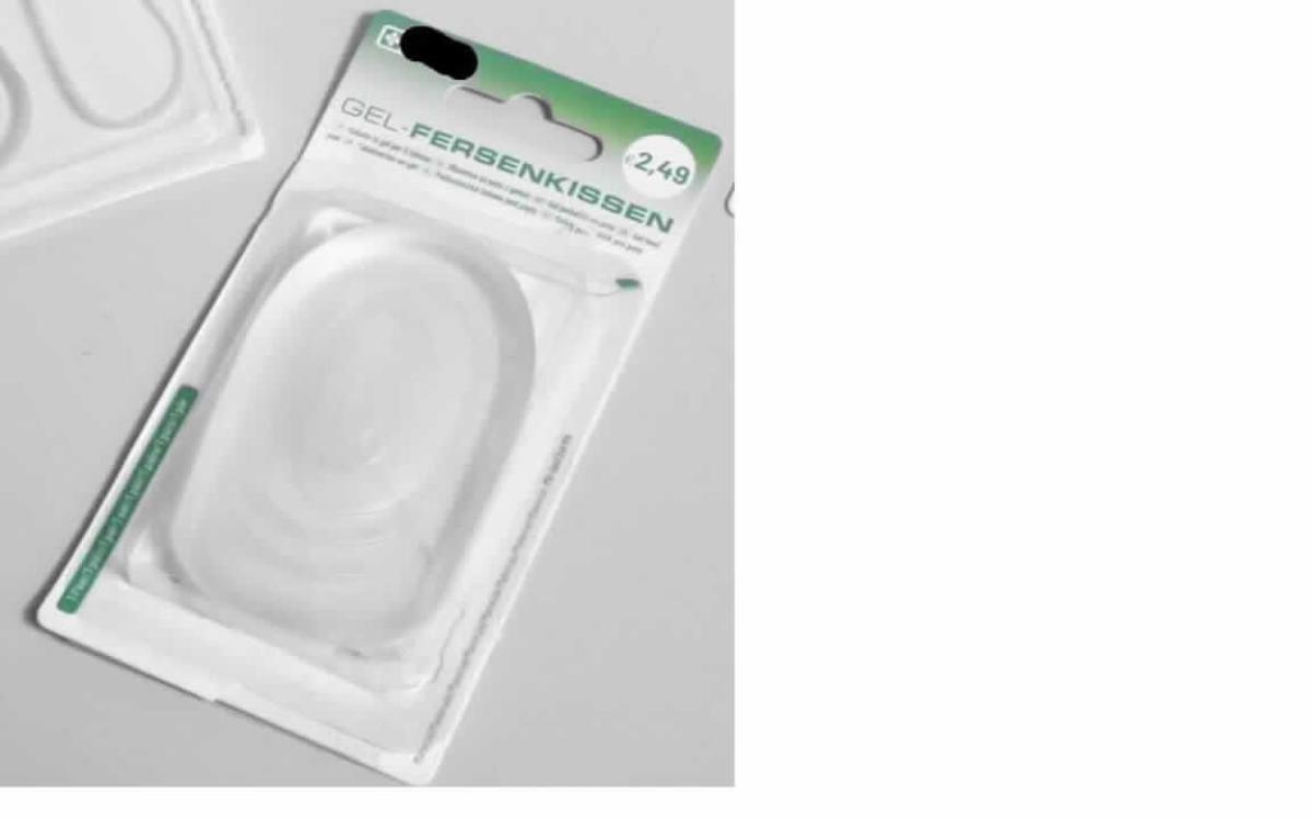 Gel-Fersenkissen (Foto siehe Anlage)
- keilförmiges, selbsthaftendes Kunststofferzeugnis,
- zum Einsetzen in den Fersenbereich von Schuhen, 
- herausnehmbar,
- ohne Hinweise auf Handarbeit.

"Fersenstück (herausnehmbare Ware; Fersenkissen), nicht handgearbeitet"