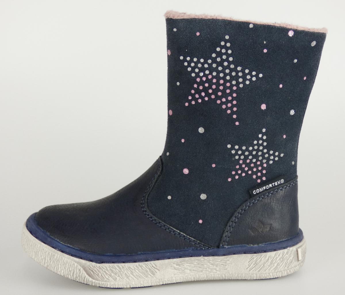 Stiefel, sog. Freizeitschuhe für Kinder, Größe 25, Foto siehe Anlage,
- mit Laufsohlen aus (lt. Antrag) Kunststoff, ohne Hauptsohle aus Holz,
- mit Oberteil aus Leder (den größten Teil der Außenfläche bildend) und Kunststoff 
  (Spinnstoff mit einer mit bloßem Auge wahrnehmbaren Außenschicht aus Kunststoff),
- seitlich verziert (Sternemotiv),
- gefüttert,
- seitlich mit Reißverschluss,
- ohne Metallschutz in der Vorderkappe,
- den Knöchel, jedoch nicht die Wade bedeckend,
- mit einer Länge der Innensohle von ca. 16,7 cm.

"Schuhe mit Laufsohlen aus Kunststoff und Oberteil aus Leder, andere als in den Unterpositionen
 6403 1200 bis 6403 9105 genannte, den Knöchel, jedoch nicht die Wade bedeckend, mit einer
 Länge der Innensohle von weniger als 24 cm, andere als in der Unterposition 6403 9111 10 genannte"