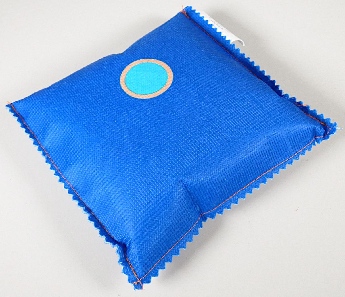 Angaben:
Luftentfeuchtersack 360g, Artikel 18694. Es handelt sich um eine Hülle aus luftdurchlässigem Polyestergewebe, welche mit einem Silicagel mit Farbindikator gefüllt ist und zur Trocknung der Raumluft dienen soll.

Befund:
Chemische Erzeugnisse und Zubereitungen der chemischen Industrie oder verwandter Industrien (einschließlich Mischungen von Naturprodukten), anderweit weder genannt noch inbegriffen: andere.
