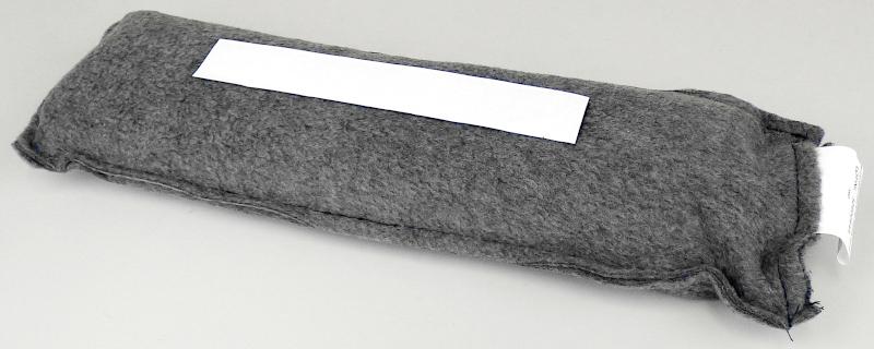 Angaben:
Luftentfeuchtersack 500 g, Artikel 18693. Es handelt sich um eine Hülle aus grauem, luftdurchlässigem Polyestergewebe, welche mit einem Silicagel gefüllt ist und zur Trocknung der Raumluft dienen soll.

Befund:
Chemische Erzeugnisse und Zubereitungen der chemischen Industrie oder verwandter Industrien (einschließlich Mischungen von Naturprodukten), anderweit weder genannt noch inbegriffen: andere.