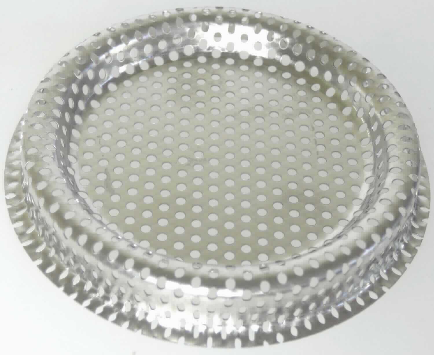 Sog. Topf
- in Form eines verwendungsspezifischen, nach Werkzeichung gefertigten, vielfach
  gelochten Einbauelements aus unedlem Metall, mit rundem Querschnitt und an der
  Außenseite umlaufender Einpass-Randung (Abbildung siehe Anlage),
- erkennbar zum Einbau in einen Generator zur Sauerstofferzeugung durch eine
  chemische Reaktion (chemischer Sauerstoffgenerator) bei Druckabfall in Passagier-
  kabinen von Flugzeugen bestimmt.

"Teil, erkennbar ausschließlich bestimmt für mechanische Geräte mit eigener Funktion, in Kapitel 84 anderweit weder genannt noch inbegriffen, keine Ware der Codenummern 8479 9015 00 0 bis 8479 9070 87 0 - sog. Topf für chemischen Sauerstoffgenerator"