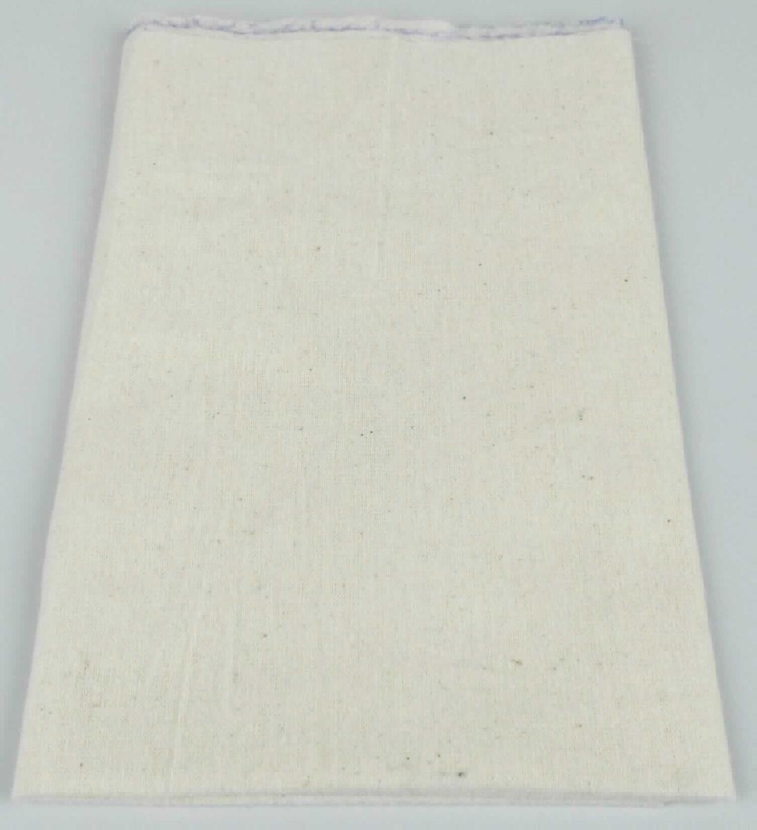 Gewebe, sog. Lappen, Foto siehe Anlage,
- in quadratischer Form zugeschnitten (ca. 50 cm x 50 cm),
- aus 100 GHT Baumwolle,
- roh,
- in Leinwandbindung,
- laut Antrag mit einem Quadratmetergewicht von 125 g.

"Gewebe aus Baumwolle, mit einem Anteil an Baumwolle von mehr als 85 GHT und mit einem Quadratmetergewicht 
 von weniger als 200 g, roh, in Leinwandbindung, mit einem Quadratmetergewicht von mehr als 100 g bis 130 g und
 mit einer Breite von weniger als 165 cm"