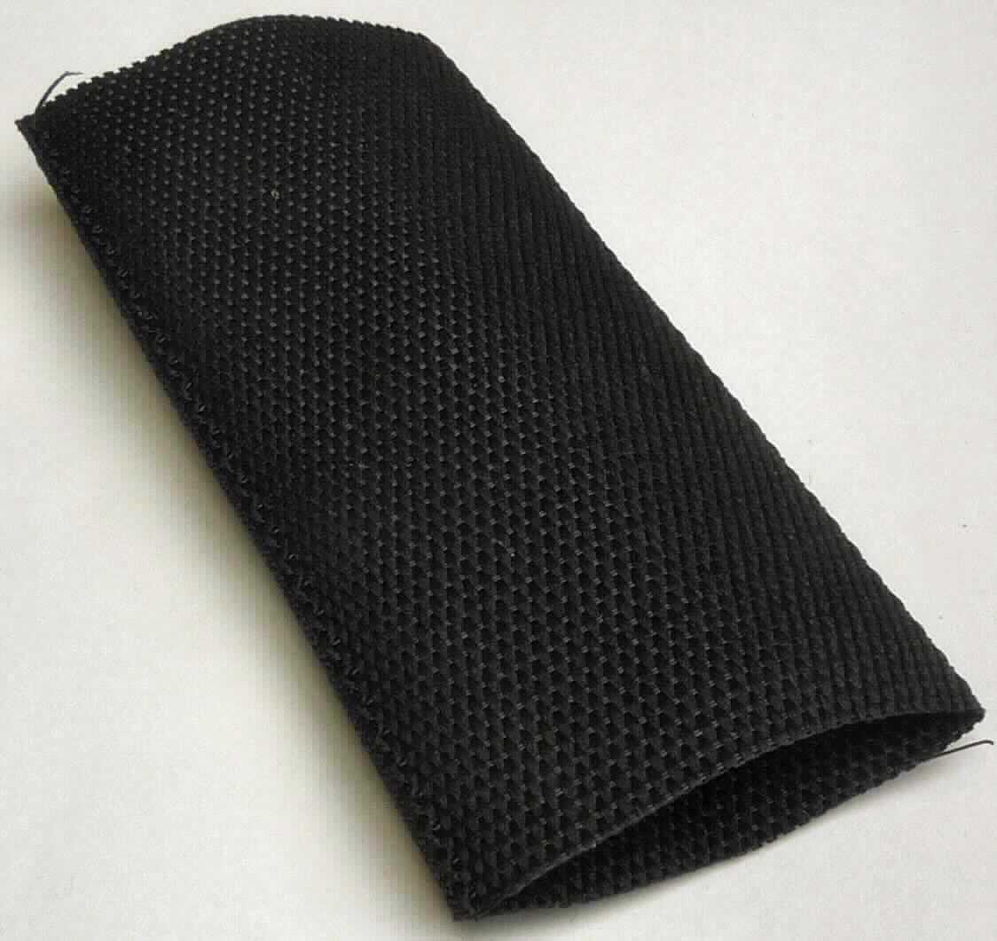 Band (Schlauchgewebe), sog. Gewebeschrumpfschlauch, Foto siehe Anlage,
- laut Antrag:
-- als Meterware,
-- in flach gedrücktem Zustand mit einer Breite von ca. 8,5 cm,
-- aus einem Geweben aus synthetischen Chemiefasern (Polyester),
-- kein Samt, Plüsch, Chenille- oder Schlingengewebe,
-- keine Elastomergarne oder Kautschukfäden enthaltend,
-- mit echten Webkanten,
-- soll als Schutzschlauch dienen.

"Band, keine Ware der Position 5807, anderes als in den Unterpositionen 5806 10 und 5806 20 genannte, aus 
 Chemiefasern, mit echten Webkanten"