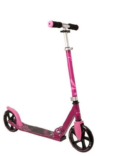 Bei der durch Beschreibung und Abbildung veranschaulichten Ware handelt es sich um
Tretroller, sog. "Aluminium Scooter Muuwmi",
- im Wesentlichen aus Aluminium (lt. Antragssteller) bestehend
- mit einem höhenverstellbaren und klappbaren Lenker,
- mit zwei Rädern aus Kunststoff in den Varianten Durchmesser ca. 125 mm oder
  205 mm, ausgestattet mit Kugellagern,
- zum Gebrauch durch Kinder, Jugendliche und Erwachsene geeignet, 
- für eine max. Gewichtsbelastung bis 100 kg geeignet,
- wird durch Abstoßen mit dem Fuß auf dem Boden fortbewegt.

Die Ware ist zolltarifrechtlich als "Spielfahrzeug" einzureihen.