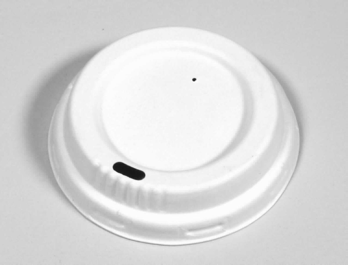 Es handelt sich um einen weißen, kreisrunden, formgepressten Einwegdeckel (max. Durchmesser etwa 8,5 cm) für Einwegkaffeebecher. Der Deckel besteht aus Halbstoff aus Zuckerrohr (Bagasse) und weist ein kleines Entlüftungsloch sowie eine ausgeformte Trinköffnung auf. Auf der Innenseite ist ein Siebmuster erkennbar und die Außenseite ist glatt.

Abbildung siehe Anlage.

Derartige Waren gehören als "andere, formgepresste Waren aus Papierhalbstoff" zur Codenummer 4823 70 90 00 0 des Zolltarifs.