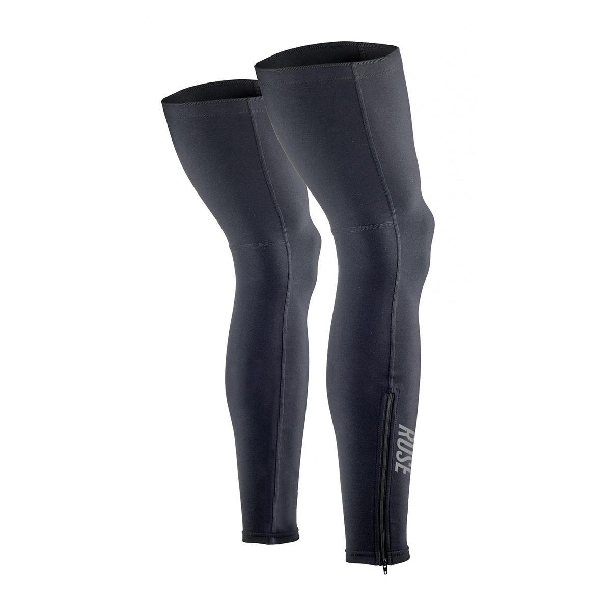 Gamaschenähnliche Waren (laut Antrag: "anatomisch geformte Knielinge aus PRO FIBRE-Material",
Größe S, Foto siehe Anlage)
- aus Gewirken aus Spinnstoffen (laut Antrag aus 89 % Polyester und 11 % Elasthan),
- am oberen Rand mit einem Haftgummiband (Silikon) ausgestattet,
- mit Flachnähten,
- teilweise den Unter- und Oberschenkel bedeckend (Länge: ca. 60 cm), 
- ohne Steg oder Fußteil,
- vom unteren Rand jeweils mit einem ca. 23 cm hochreichenden Reißverschluss,
- mit einem Firmenlogo verziert,
- zur Verwendung als Kniewärmer beim Radsport bestimmt.

"Gamaschenähnliche Waren"