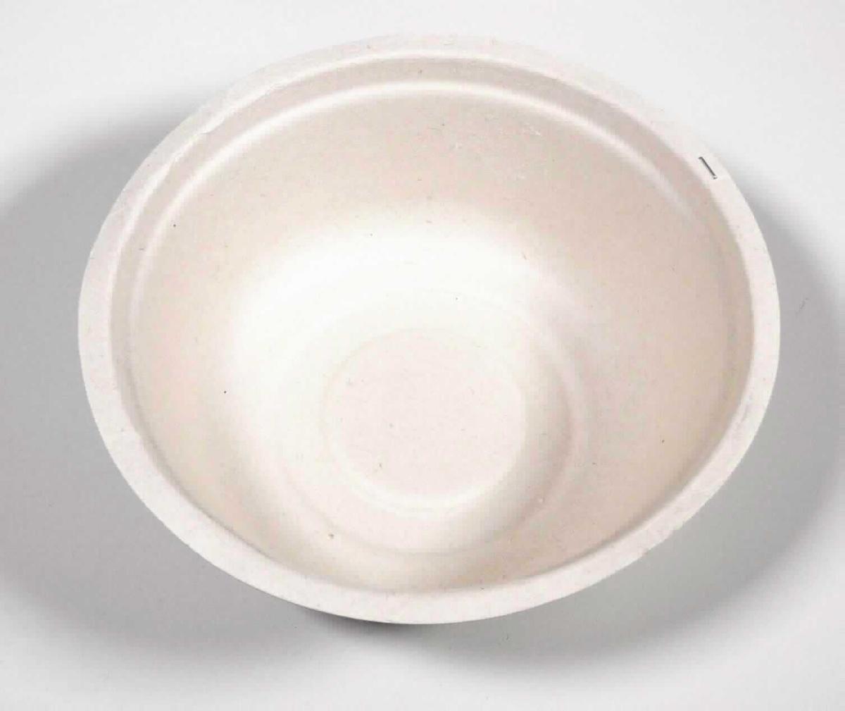 Es handelt sich um eine cremefarbene, kreisrunde, formgepresste Schüssel (max. Durchmesser etwa 15,5 cm, Höhe etwa 5,5 cm) aus Halbstoff aus Zuckerrohr (Bagasse).  Auf der Außenseite ist ein Siebmuster erkennbar und die Innenseite ist glatt.

Abbildung siehe Anlage.

Derartige Waren gehören als "andere, formgepresste Waren aus Papierhalbstoff" zur Codenummer 4823 70 90 00 0 des Zolltarifs.