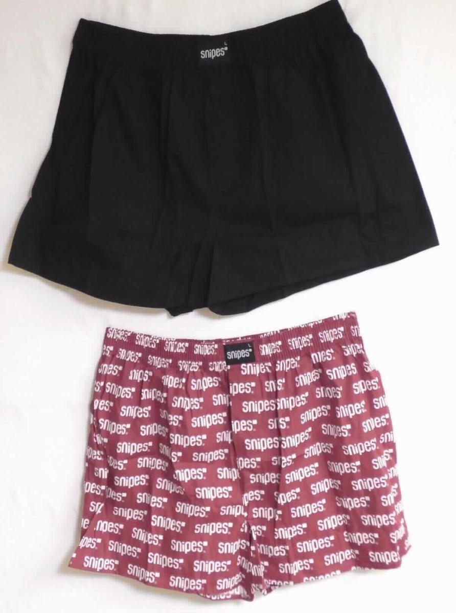 Unterhose, sog. kurze Hose AOP Cuffed mulitcolor, Größe L, Foto siehe Anlage,
- drei Stück an einer bedruckten Pappkarte mit Kunststoffaufhänger befestigt,
- aus ca. 0,3 mm dicken, einfarbigen bzw. bedruckten Geweben aus laut Antrag 100 % Baumwolle,
- in der Taille abschließend, mit einem elastischen Bund,
- vorn unterhalb des Taillenbundes mit einer Eingriffsöffnung mit Knopfverschluss von links über rechts 
  (Männerkleidung),
- weit geschnitten,
- mit kurzen Hosenbeinen,
- an den Beinabschlüssen durch Umschlagen und Festnähen gesäumt,
- kennzeichnet sich aufgrund des Schnitts und der Ausstattung als Unterhose, somit keine kurze Hose der
  Position 6203.

"Unterhose, aus Geweben, für Männer, aus Baumwolle"