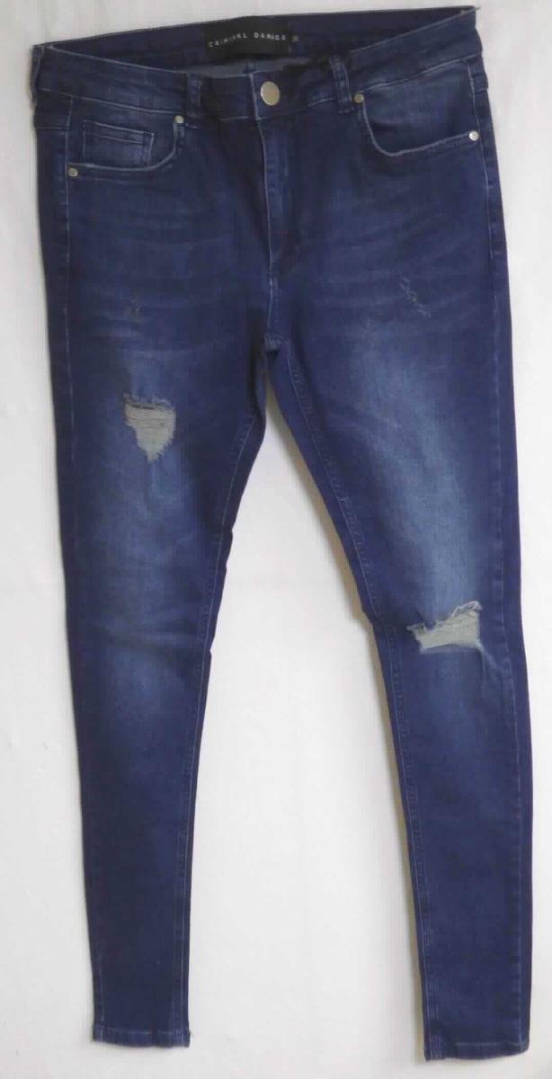 Lange Hose, sog. Criminal Damage - Skinny Jeans Regent Spray mid blue, Größe 30, Foto siehe Anlage,
- in einem Polybeutel verpackt,
- aus ca. 0,8 mm dicken, buntgewebten, köperbindigen Denimgeweben aus laut Antrag 99 % Baumwolle
  und 1 % Elasthan (synthetische Chemiefasern),
- in der Taille abschließend; mit einem ca. 3,6 cm breiten, angesetzten Bund mit Gürtelschlaufen,
- vorn mit einer Öffnung mit Reißverschluss und Patte von links über rechts (Männerkleidung), die im Taillenbund 
  mit einem Knopf geschlossen wird,
- vorn mit zwei eingesetzten, offenen Taschen und einer aufgesetzten, offenen, kleinen Tasche sowie mit zwei 
  aufgesetzten, offenen Gesäßtaschen,
- vorn mit Löchern versehen,
- mit knöchellangen Hosenbeinen,
- an den Beinabschlüssen durch Umschlagen und Festnähen gesäumt,
- keine Arbeits- und Berufskleidung.

"Lange Hose, aus Geweben, für Männer, aus Baumwolle, keine Arbeits- und Berufskleidung, aus Denim"