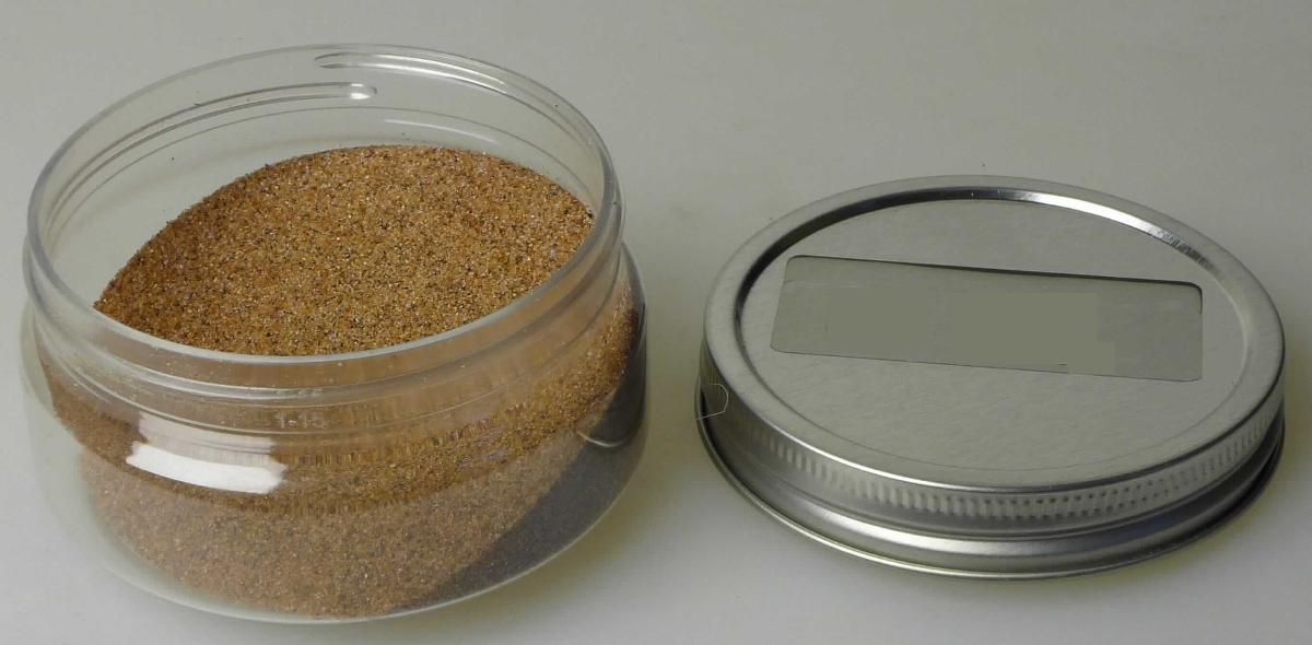 Angaben:
Natürlicher Granatsand aus Indien, USA und China für den Einsatz in abrasiven Technologien (inkl. Wasserstrahlschneiden), lose oder verpackt in Big Bags oder 25 kg Säcken. Gewinnung der Ware durch Herausbrechen aus Gestein, Zerkleinern, Waschen und Sieben.

Befund:
Schmirgel, natürlicher Korund, natürlicher Granat und andere natürliche Schleifstoffe.