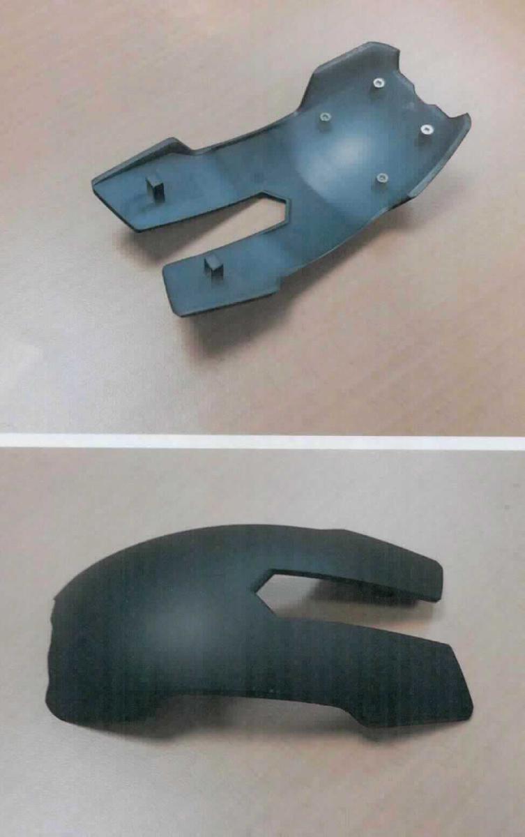 Kunststoffschale für Computermaus (Art. ZE100100; EAN 4039621100100), im Wesentlichen bestehend aus einem nach technischer Zeichnung gefertigten, schwarzen, gebogenen Kunststoffkörper, mit Aussparungen für das Scrollrad und im Inneren mit Vorrichtungen zum formschlüssigen Befestigen der Kunststoffschale versehen. Der Körper ist erkennbar hauptsächlich zur Verwendung als Teil einer Computermaus (hier Oberteil) für automatische Datenverarbeitungsmaschinen bestimmt.
Die Ware ist in einem Pappkarton verpackt.

Die Ware wird als "Teil, erkennbar hauptsächlich für Maschinen der Position 8471 bestimmt, keine zusammengesetzte elektronische Schaltung (Baugruppe)" eingereiht.

Anlage: 1 Abbildung