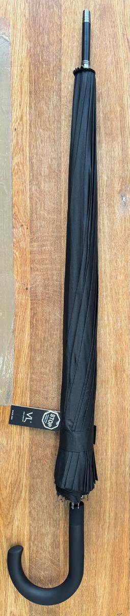 Regenschirm, sog. Stockschirm, Foto siehe Anlage,
- mit einem Bezug aus Geweben aus Spinnstoffen,
- mit einem Gestell aus unedlem Metall und Streben aus sog. Fiberglas (laut Antrag);
  mit einem Stoßschutz an den Streben aus unedlem Metall,
- mit einem ergonomisch geformten Griff aus Kunststoff,
- mit Öffnungsautomatik,
- mit einer Länge von ca. 92 cm und einem Durchmesser (aufgespannt) von ca. 110 cm,
- zum wirksamen Schutz gegen Regen.

"Regenschirm, ohne Teleskopauszug, mit Bezug aus Geweben aus Spinnstoffen"