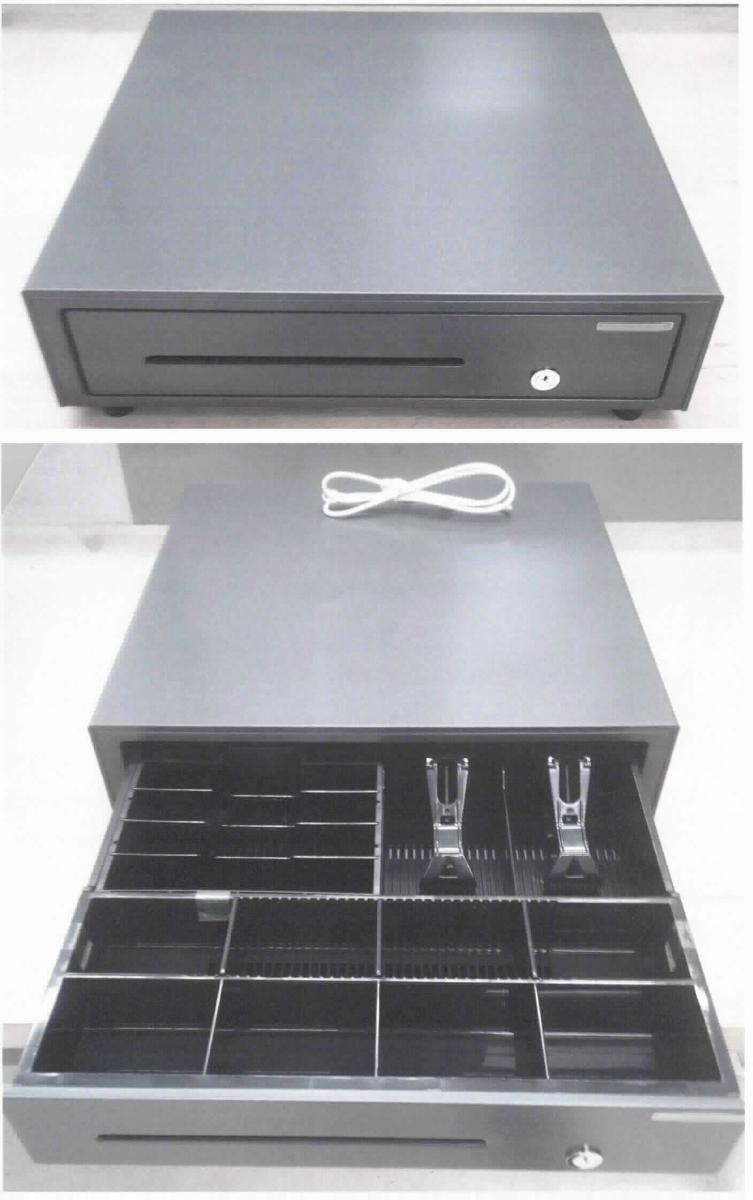 Bei der als Kassenlade bezeichneten Ware handelt es sich um eine elektronische Kassenlade, im Wesentlichen bestehend aus einem dunkelgrauen Gehäuse aus unedlem Metall (Abmessungen BxHxT: 410 x 114 x 415 mm (mit Füßen)), einem 3-Stationenschloss, 8 herausnehmbaren Münz-, 6 Banknotenfächern und einem Scheckfach sowie einem 24 Volt RJ12-Druckeranschluss zur direkten Verbindung an unterschiedliche POS-Drucker; mit einem Gewicht von 8 kg.

Das Erzeugnis dient zum Anschluss und Verwendung mit einem POS-Terminal bzw. einer Registrierkasse.

Die Ware wird als "Zubehör, erkennbar hauptsächlich für Maschinen der Position 8470 bestimmt, nicht von der Unterpos. (HS) 8473 21 erfasst, keine zusammengesetzte elektronische Schaltung (Baugruppe)" eingereiht.

Anlage: 1 Abbildung
