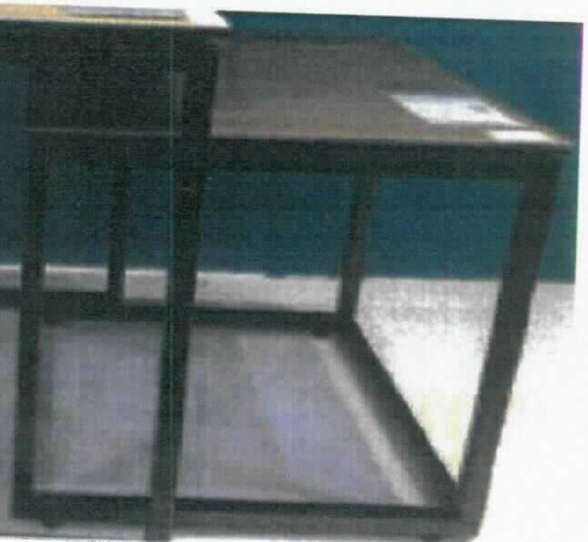 Bei dem sog. "Beistelltisch, Art. 090.000279" handelt es sich um einen aus verschiedenen Stoffen zusammengesetzten 45 x 40 x 45 cm (BxHxT) großen rechteckigen Tisch. Er ist dazu bestimmt auf den Boden gestellt zu werden und dient der Ablage Einrichtung von Wohnungen.

Der stoffliche Charakter des Möbel wird weder vom Metallgestell (Bedeutung für die Verwendung als Stabilität verleihendes Element) noch von der Glas-/Keramikplatte (Stoff mit dem höchsten Wert) bestimmt. Das Erzeugnis ist daher in die letztgenannte, der gleichenmaßen in Betracht kommenden Unterpositionen einzureihen. Hinweise auf Handarbeit liegen nicht vor.

Die noch nicht zusammengesetzte und verpackte Ware wird als "anderes als von den Positionen 9401 und 9402 sowie den Unterpositionen (HS) 9403 10 bis 9403 83 erfasstes Möbel, aus Glas/Keramik, nicht handgearbeitet" eingereiht.