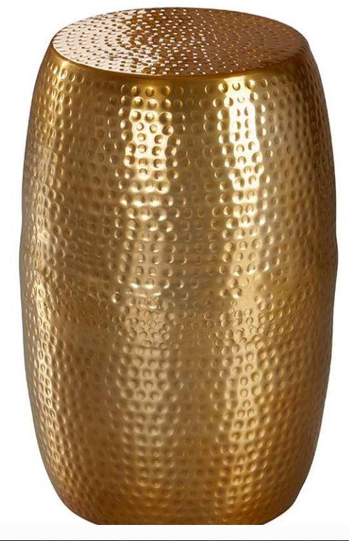 Es  handelt sich um einen Beistelltisch aus unedlem Metall (Aluminium) mit Hammerschlag-Strukturen.
Der im orientalischen Design gehaltene Tisch mit den Abmessungen 30 x 49﻿,﻿5 x 30 cm (B x H x T), verfügt über eine runde, im Durchmesser ca. 25 cm große Ablagefläche bei einem Durchmesser der Standfläche von ca. 25﻿,﻿5 cm.

Das Erzeugnis wird als Tisch verwendet, auf den Boden gestellt und dient der Ausstattung im Wohnbereich.

Die Ware ist als "anderes als in den Positionen 9401 bis 9402 erfasstes Möbel aus Metall, nicht von der in Büros verwendeten Art, kein Bett" einzureihen.