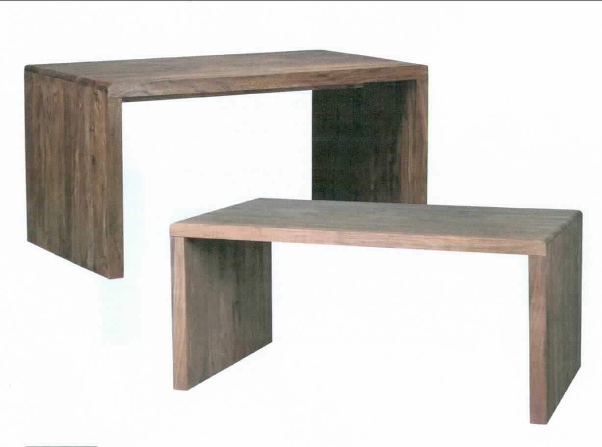Bei der als "Wohnling Schreibtisch, WL1.383" bezeichneten Ware handelt es sich um einen 160 x 80 x 76 cm (B x T x H) großen Tisch. Er stellt sich als Wangentisch dar, welcher vollständig aus Sheesham- oder Akazienholz gefertigt ist.

Die Ware ist als "anderes als von den Positionen 9401 und 9402 erfasstes Möbel, aus Holz, von der in Büros verwendeten Art, mit einer Höhe von weniger als 80 cm, Schreibtisch" einzureihen.