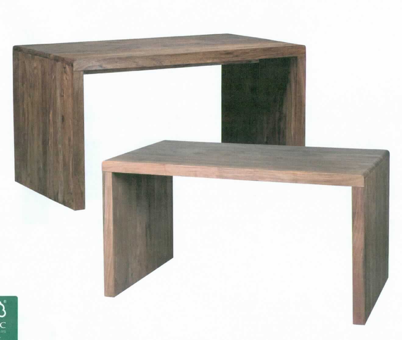 Bei der als "Wohnling Schreibtisch, WL1.382" bezeichneten Ware handelt es sich um einen 140 x 80 x 76 cm (B x T x H) großen Tisch. Er stellt sich als Wangentisch dar, welcher vollständig aus Sheesham- oder Akazienholz gefertigt ist.

Die Ware ist als "anderes als von den Positionen 9401 und 9402 erfasstes Möbel, aus Holz, von der in Büros verwendeten Art, mit einer Höhe von weniger als 80 cm, Schreibtisch" einzureihen.