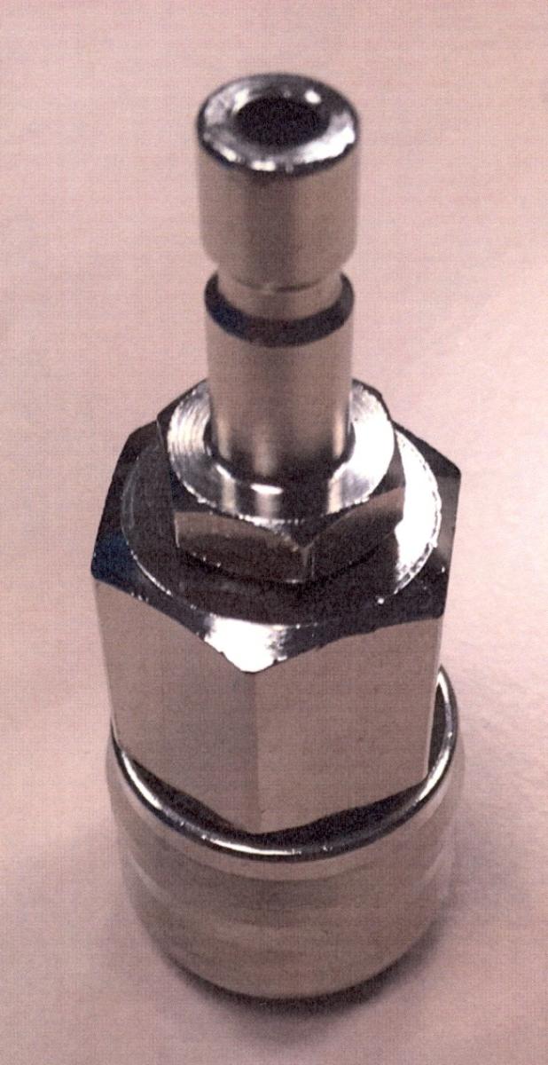 Rohrverbindungsstück aus Aluminium

Bei der Ware handelt es sich um ein rohrförmiges Erzeugnis mit einer beweglichen Verriegelungskupplung und Außensechskant aus Aluminium. Die Rohrenden sind zum Anschluss von weiteren Adaptern bzw. Schläuchen in einem Bremsflüssigkeitswartungssystem ausgearbeitet.

Die Ware ist als Rohrverbindungsstück aus Aluminium in die Unterposition 7609 0000 der Kombinierten Nomenklatur einzureihen.
