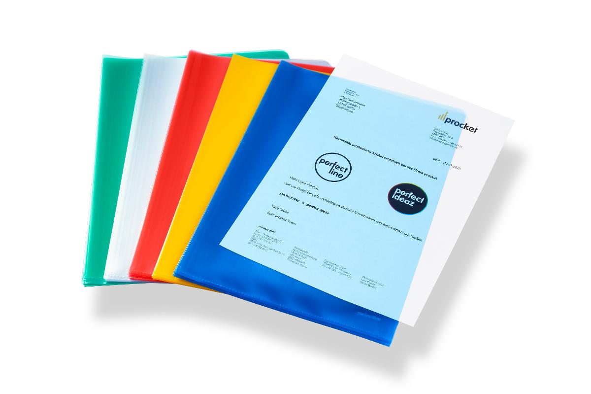 Nach den Angaben der Antragstellerin und der vorgelegten Abbildung handelt es sich bei den als Aktenhüllen bezeichneten Waren um verschiedenfarbige Sicht- oder Dokumentenhüllen im DIN-A4 Format für den Bürogebrauch.

Die Erzeugnisse bestehen aus miteinander verschweißten, transparenten Folien unterschiedlicher Stärke aus - laut Antrag - Polypropylen, einem Kunststoff im Sinne der Anmerkung 1 zu Kapitel 39.
Die Hüllen sind jeweils oben und auf der rechten Längsseite offen und mit einer Eingriffmulde versehen.

Die sog. Dokumentenhüllen dienen dem Aufbewahren bzw. Präsentieren unterschiedlichster Papiere oder Dokumente und werden üblicherweise in Aktendeckel oder -ordner eingeheftet.

Derartige Erzeugnisse werden zolltarifrechtlich als "andere Waren aus Kunststoffen, Büro- oder Schulartikel" eingereiht.