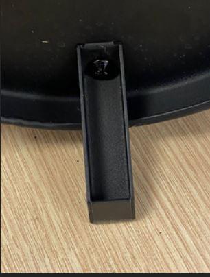 Es handelt sich um sog. Tisch-Feuerkörbe aus pulverbeschichtetem Stahl, bestehend aus einem zylinderförmigen, oben offenen Gehäuse mit 3 senkrechten Standfüßen, einem ebenfalls oben offenen, zylinderförmigen Einsatzkorb, einem runden, gewölbten Deckelaufsatz mit einer Öffnung in der Mitte und einer mit Lochungen versehenen kreisrunden Platte (Rosteinsatz). Das Gehäuse ist am unteren Ende mit parallel zueinander angeordneten sog. Belüftungslöchern versehen. Der Einsatzkorb weist derartige Belüftungslöcher sowohl am unteren, sowie am oberen Ende auf. Die Erzeugnisse sind in einem Pappkarton verpackt und dienen dem Feuermachen im Freien.
Abmessungen: etwa 18 cm x 18 cm x 26 cm.
- Antragstellerangaben - 

 Abbildung siehe Anlage. 

Derartige Erzeugnisse gehören als "andere, den Kohlebecken ähnliche, nicht elektrische Haushaltsgeräte aus Stahl, für Festbrennstoffe" zur Codenummer 7321 8900 00 0 des Zolltarifs.