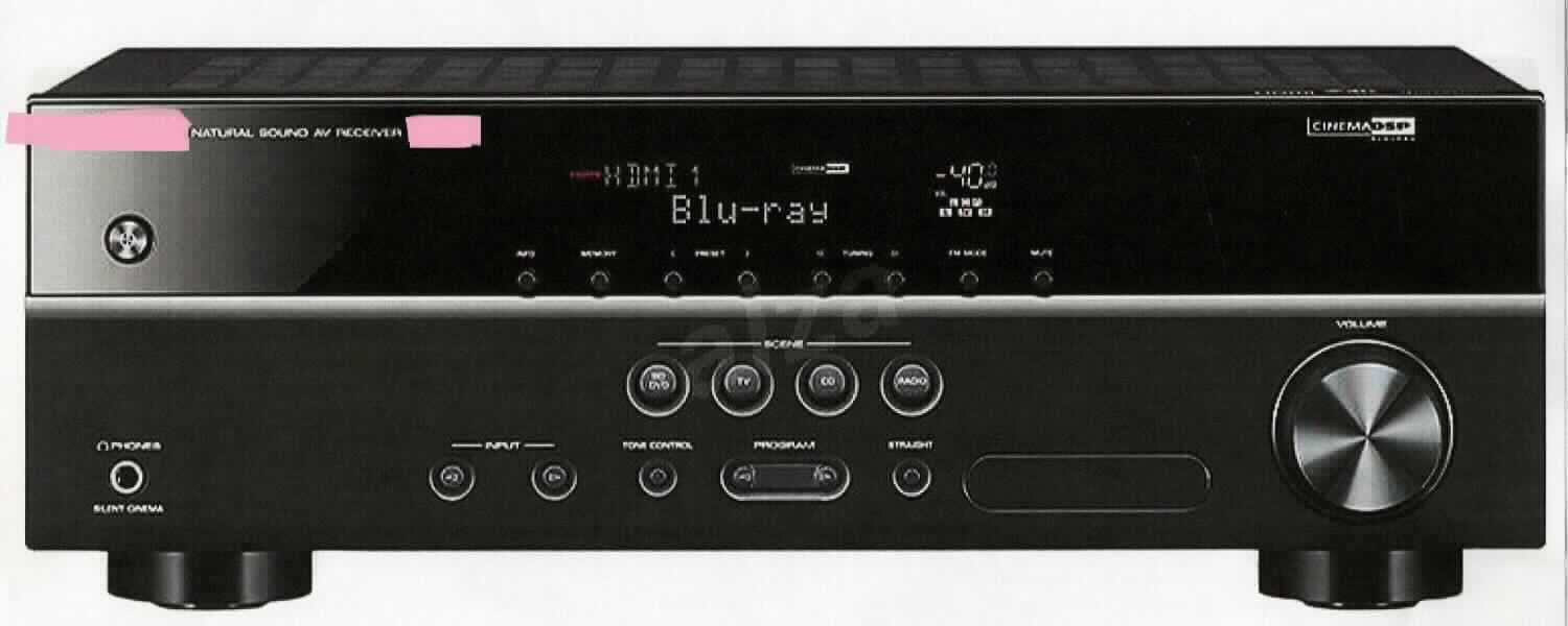 Mehrkanal-Receiver
- aus einem Radio-Tuner mit RDS-Decoder, Tonfrequenzverstärker, Videokonverter
  und digitalem Signalprozessor in einem Gehäuse (Abmessungen: 435 x 151 x 
  315 mm) mit Display, Bedienelementen, HDMI-Schnittstellen, Antennen-, 
  Audio- und Videoanschlüssen (Abbildung siehe Anlage),
- zum Empfang von Rundfunksignalen im UKW-Bereich - kennzeichnende Haupttätigkeit -,
  zum Verstärken, Dekodieren  und Verarbeiten von Audiosignalen und zum Konvertieren von Videosignalen,
- zusammen mit Beipack (Antenne, Universal-Fernbedienung, Batterien und Bedienungsanleitung) in einer 
  gemeinsamen Verkaufsumschließung.
Der Mehrkanal-Receiver bestimmt den Charakter des Ganzen.

"Rundfunkempfangsgerät, nicht von der in den Unterpositionen 8527 12 10 bis 8527 29 00 er-
 fassten Art,  nicht mit Tonwiedergabegerät oder Uhr kombiniert, (Kombination aus Rundfunk-
 empfangsgerät - kennzeichnende Haupttätigkeit - digitalem Signalprozessor und Videokonverter, 
 in Warenzusammenstellung mit nicht charakterbestimmendem Beipack, in Aufmachung für den 
 Einzelverkauf)"