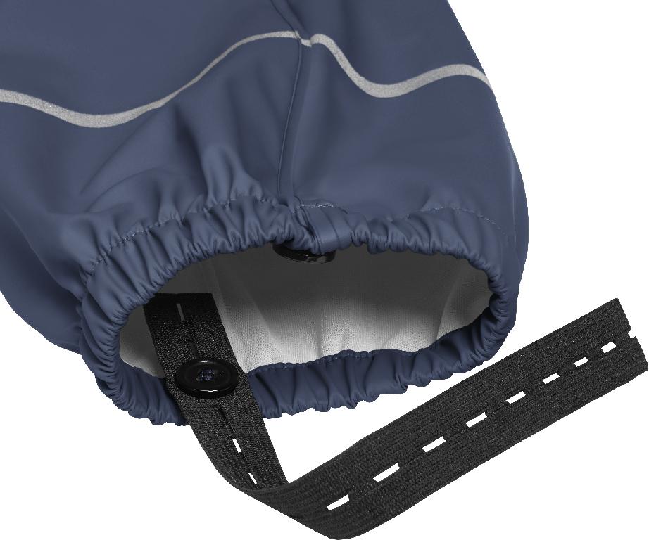 Gewirke, sog. Fußsteg für Regenhose, Foto siehe Anlage,
- in einem Polybeutel verpackt,
- als Meterware mit einer Länge von ca. 24,8 cm und einer Breite von ca. 2 cm, 
- aus einem Kettengewirke aus synthetischen Chemiefasern (laut Antrag Polyester) und Kautschukfäden;
  die Antragsangaben von 70 GHT Polyester und 30 GHT Kautschuk können als zutreffend angesehen
  werden, somit keine Ware der Position 5806,
- mit regelmäßig eingearbeiteten, ca. 0,8 cm langen schlitzförmigen Öffnungen (keine Konfektionierung
  i. S. d. Anmerkung 7 zu ABS XI),
- keine Elastomergarne enthaltend,
- ohne Flor- oder Schlingenoberfläche.

"Gewirke mit einer Breite von weniger als 30 cm und mit einem Anteil an Kautschukfäden von mehr
 als 5 GHT, anderes als solche der Position 6001"