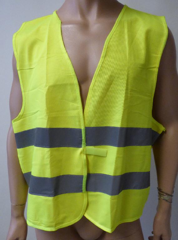 Weste, sog. Warnweste, Größe XL, Foto siehe Anlage,
- in einem Polybeutel mit Papiereinlage verpackt,
- aus ca. 0,4 mm dicken, einfarbigen Gewirken aus laut Antrag 100 % Polyester
  (synthetische Chemiefasern),
- über die Taille reichend (Rückenlänge: ca. 64 cm),
- vorn mit einer durchgehenden Öffnung mit einem Klettverschluss von rechts über
  links (Frauenkleidung),
- ärmellos, mit weiten Armausschnitten,
- mit 2 aufgenähten, ca. 5 cm breiten, rundumlaufenden, reflektierenden Streifen aus
  Geweben ausgestattet,
- an allen Rändern mit Gewirkestreifen aus Spinnstoffen eingefasst,
- wird als Warnschutzkleidung getragen,
- wird als Weste vom Wortlaut der Position 6110 erfasst, somit keine Ware der
  Position 6114.

"Weste, aus Gewirken, aus Chemiefasern, für Frauen"
