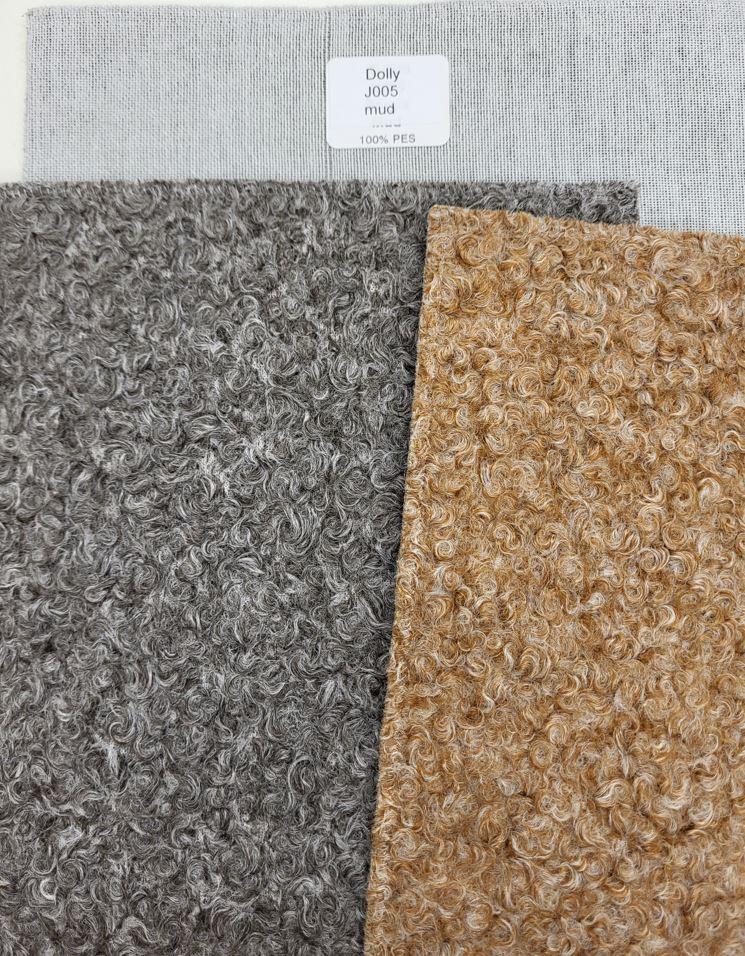 Textillaminat, sog. Melange-Gewebe mit Wolloptik zur Verwendung als Möbelbezugsstoff, 
- als Meterware, mit einer Breite von laut Antrag mehr als 30 cm,
- aus zwei mit ihrer ganzen Fläche aufeinander liegenden und so miteinander durch Kleben
  verbundenen Lagen:
-- mit einer Oberlage (Schauseite):
--- aus einem Plüschgewirke aus synthetischen Chemiefasern (laut Antrag Polyester), 
--- kein Hochflorerzeugnis und kein Schlingengewirke,
-- mit einer Unterlage:
--- aus einem Gewebe aus Spinnstoffen,
- das die Schauseite bildende Plüschgewirke verleiht der Ware insbesondere im Hinblick auf die
  Bedeutung in Bezug auf die Verwendung als Möbelbezugsstoff ihren wesentlichen Charakter.

"Plüsch, gewirkt, anderer als in der Unterposition 6001 10 genannte, aus Chemiefasern"