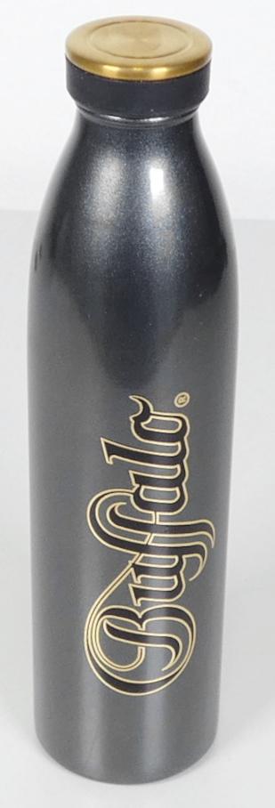 Bei der Ware handelt es sich um eine  Vakuumisolierflasche, welche aus einem doppelwandigen Edelstahlbehälter mit einem abschraubbaren Deckel aus Kunststoff und Metall besteht.
Das Erzeugnis ist ca. 28 cm hoch, besitzt ein Fassungsvermögen von ca. 0﻿,﻿75 Liter und ist mit dem Schriftzug "Buffalo" bedruckt.

Die Ware dient zum Bereithalten, Kühlen sowie Warmhalten von Getränken und ist als "Vakuum-Isolierflasche" einzureihen.