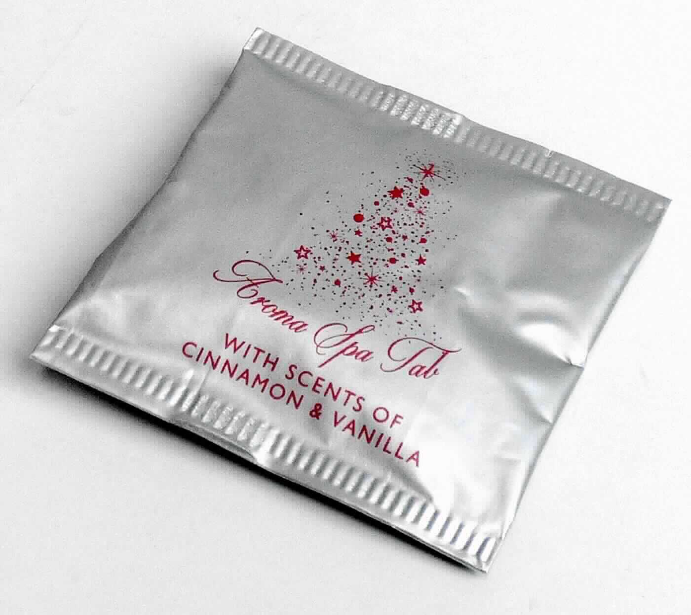 Zubereitung zum Parfümieren von Räumen; Aroma Duschtablette

Bei der Ware handelt es sich um eine stark riechende, feste, bräunliche-weiße Masse in Form eines Vierecks mit abgerundeten Ecken (deklarierter Inhalt 15 g). Nach den Angaben des Antragstellers handelt es sich um eine sogennannte Duschtablette, die beim Duschen Duft freisetzen soll. 
Das Erzeugnis ist in einer bunt bedruckten Folienverbundverpackung für den Einzelverkauf als Zubereitung zum Parfümieren von Räumen aufgemacht. 

Die Ware ist als zubereitetes Riechmittel, anderweit weder genannt noch inbegriffen, in die Position 3307 der Kombinierten Nomenklatur einzureihen.