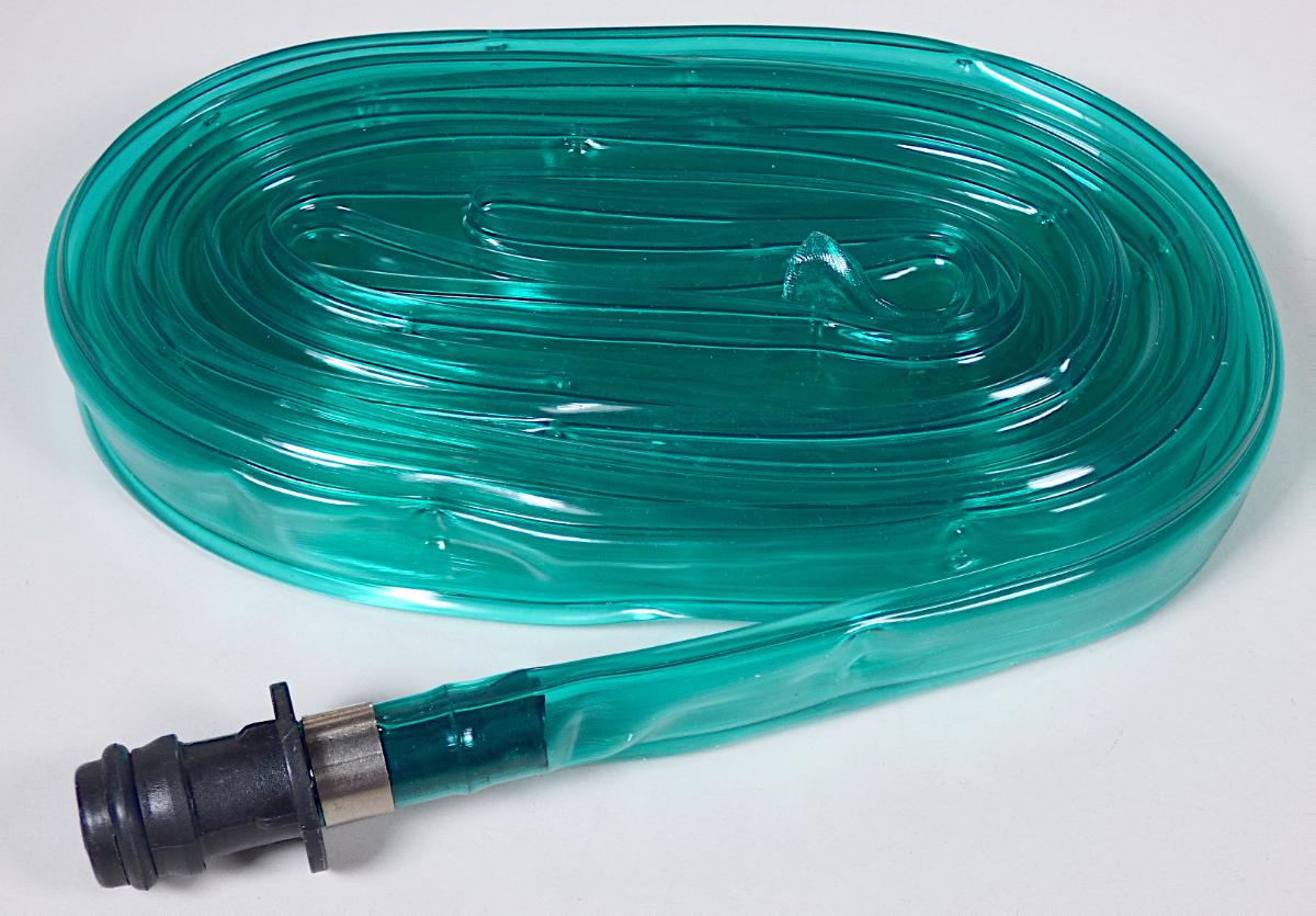 Angaben des Antragstellers:
Bewässerungsschlauch aus Polyvinylchlorid
- Schlauch für Sprühregen
- aus Polyvinylchlorid und Polypropylen
- Länge: 3 m

Feststellungen an einem Warenmuster:
Grüner, transparenter, biegsamer, flachliegender Schlauch. Ein Ende des Schlauchs ist verschlossen, das andere Ende ist mit einem Anschlussstück versehen. Der Schlauch liegt in einer Verkaufsverpackung vor.

Befund:
Es handelt sich um einen biegsamen Schlauch aus Kunststoff mit Verbindungssstücken der Unterposition (KN) 3917 3300.