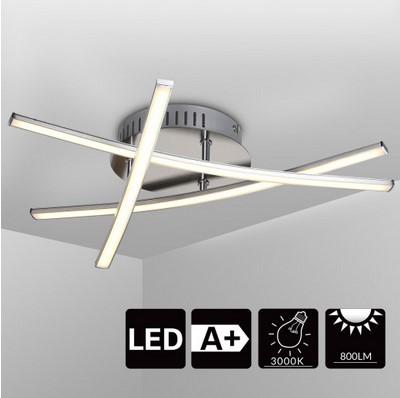 Bei der sog. LED Deckenleuchte Trekant 3-flammig handelt es sich um eine Deckenleuchte, bestehend aus einer kreisrunden Deckenaufhängung aus unedlem Metall und drei daran mittels dreier, etwa 3 cm langen Abstandshalter waagerecht befestigter, schwenkbarer Metallschienen (etwa 45 cm x 3 cm x 1 cm – L x B x H)  mit fest verbauten LED-Lichtquellen, die an der Unterseite mit einem transluzenten Diffusor aus Kunststoff versehen sind. 
Das Erzeugnis dient der Beleuchtung von Innenräumen und wird mit Montagematerial in einem Karton verpackt.

Der stoffliche Charakter der Leuchte wird aufgrund des Umfangs, des äußeren Erscheinungsbildes und der Bedeutung in Bezug auf die Verwendung (Form und Stabilität verleihend) durch das unedle Metall bestimmt.

Hinweise auf eine Handarbeit liegen nicht vor.

Das Erzeugnis ist als "elektrischer Beleuchtungskörper, Deckenleuchte, anderweit weder genannt noch inbegriffen, nicht von den Unterpositionen (KN) 9405 1140 und 9405 1150 erfasst, ausschließlich zur Verwendung mit LED-Lichtquellen bestimmt, aus Metall, nicht handgearbeitet, nicht für zivile Luftfahrzeuge" einzureihen.