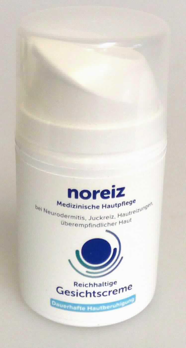 Andere Zubereitung zur Hautpflege; Gesichtscreme

Bei dem vorliegenden Erzeugnis handelt es sich um eine weiße, viskose, cremige Zubereitung, abgepackt in einer bunt bedruckten Kunststoffflasche mit Pumpdruckkopf (deklarierter Inhalt 150 ml). Die Ware ist als Hautpflegeprodukt in einer bunt bedruckten Pappfaltschachtel für den Einzelverkauf aufgemacht. Die Verpackung trägt Informationen zur Zusammensetzung.

Die Ware ist als andere Zubereitung zur Hautpflege in die Position 3304 der Kombinierten Nomenklatur einzureihen.