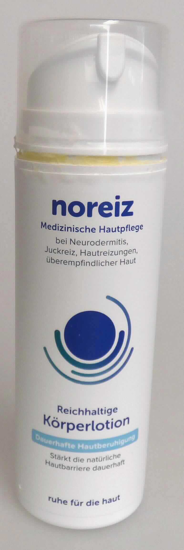Andere Zubereitung zur Hautpflege; Körperlotion

Bei dem vorliegenden Erzeugnis handelt es sich um eine weiße, viskose, cremige Zubereitung, abgepackt in einer bunt bedruckten Kunststoffflasche mit Pumpdruckkopf  (deklarierter Inhalt 150 ml). Die Ware ist als Hautpflegeprodukt in einer bunt bedruckten Pappfaltschachtel für den Einzelverkauf aufgemacht. Die Verpackung trägt Informationen zur Zusammensetzung.

Die Ware ist als andere Zubereitung zur Hautpflege in die Position 3304 der Kombinierten Nomenklatur einzureihen.