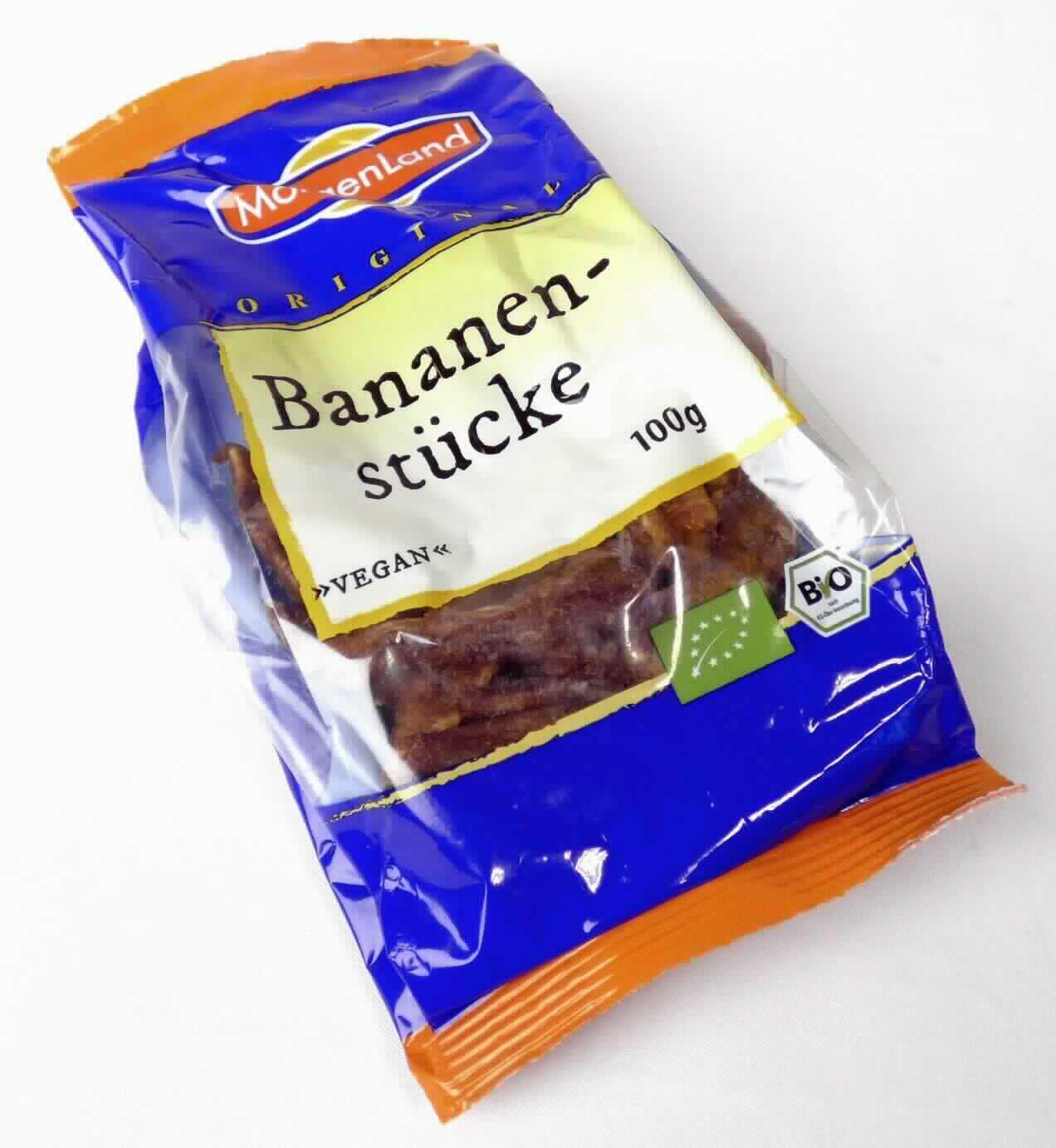 Bananenstücke, getrocknet

Beschaffenheit des vorgelegten Warenmusters:
Blauer, rückseitig etikettierter Folienbeutel mit Sichtfenster; aufgedruckt die Warenbezeichnung (Bananenstücke, getrocknet) sowie Angaben zu den Zutaten (Bananen), zum Nährwert und zur Inhaltsmenge (100 g).
Inhalt: Gelbbraun bis dunkelbraun verfärbte, getrocknete Bananen in Form von bis zu 7 cm langen und bis zu 2 cm breiten Streifen; Geruch fruchtig; Geschmack getrockneten Bananen entsprechend, natursüß.

Es ergeben sich keine Hinweise auf eine über Kapitel 8 der KN hinausgehende Behandlung.

Bananen, keine Mehlbananen, getrocknet.