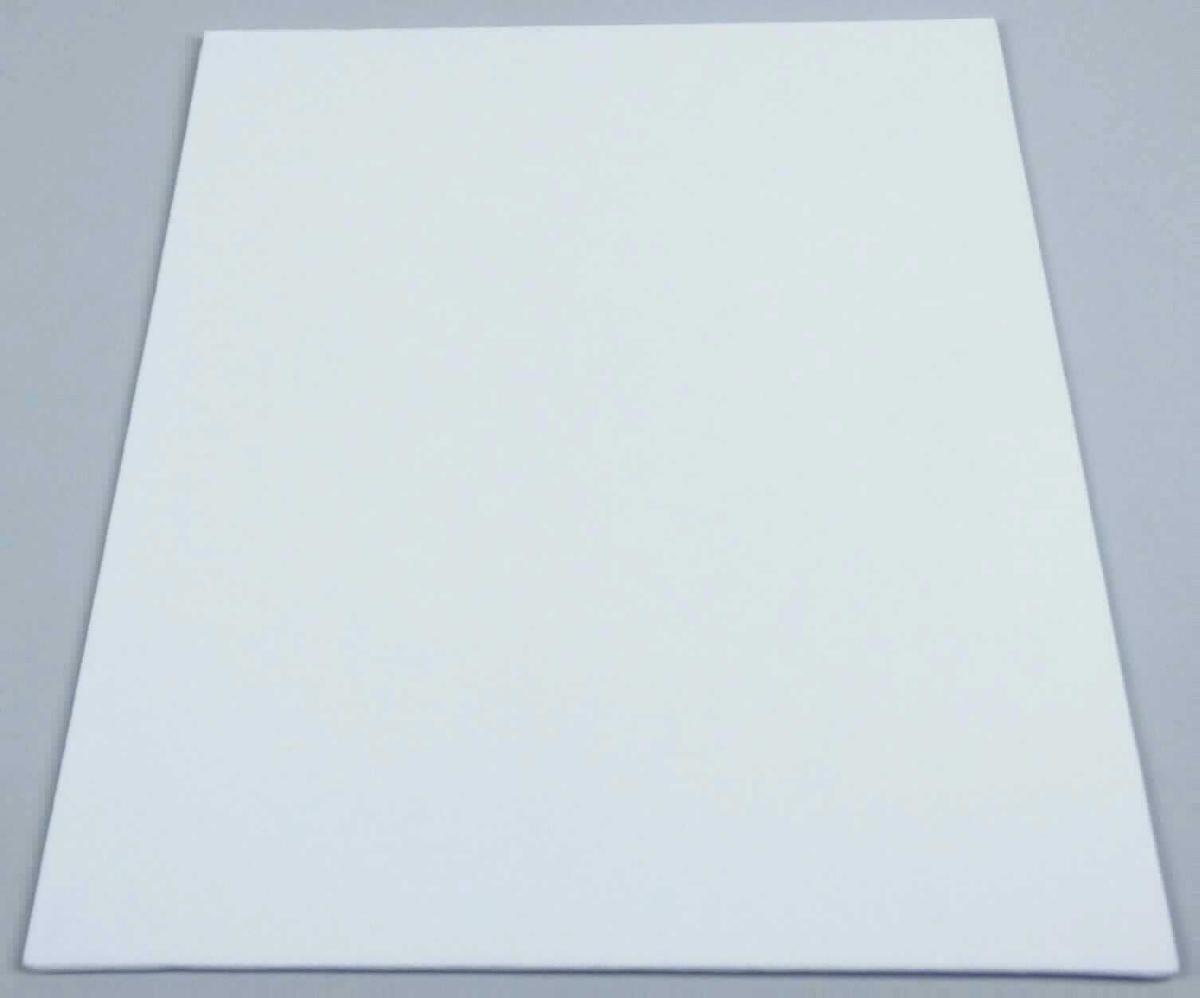 Leinwand, sog. Malkarton, Art. 88630, Foto siehe Anlage,
- laut Antrag 3 Stück in Folie eingeschweißt,
- rechteckig, mit den Abmessungen von laut Antrag 24 cm x 30 cm,
- aus einem leinwandbindigen, einseitig bestrichenen, leicht steifen Gewebe aus Spinnstoffen (laut Antrag 
  Baumwolle), das auf einem Pappkarton geklebt ist,
- stellt sich als präparierte Malleinwand dar, 
- das Gewebe verleiht der Ware insbesondere im Hinblick auf die Bedeutung in Bezug auf die Verwendung ihren 
  wesentlichen Charakter.

"Präparierte Malleinwand aus Spinnstoffen"