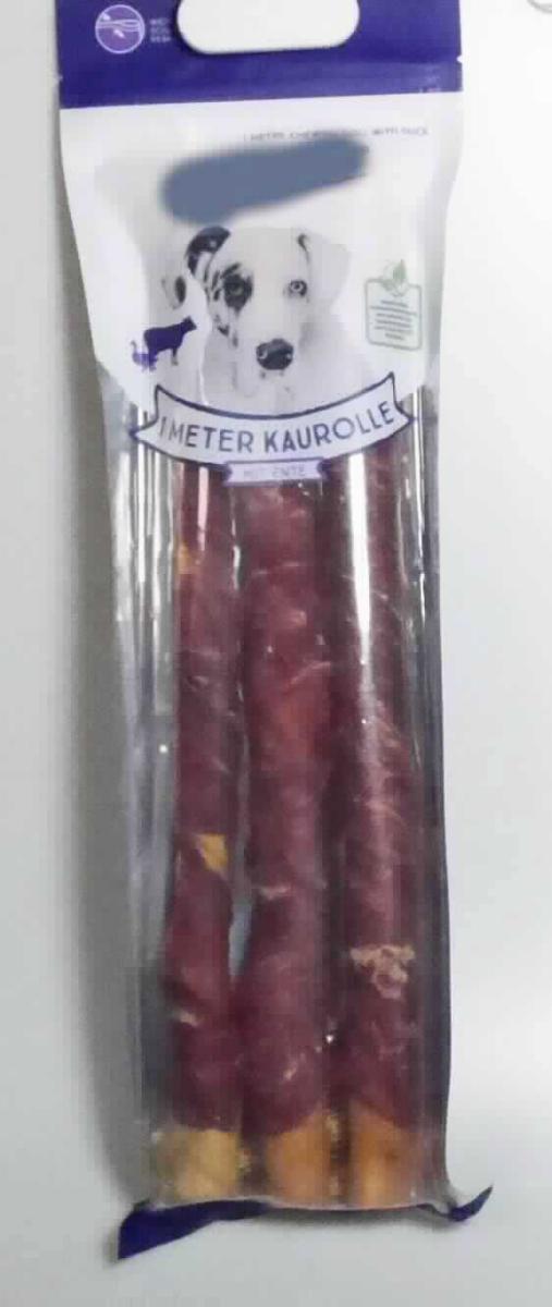 Ergänzungsfuttermittel für Hunde

Antragsangaben: Kaurolle mit Ente, verpackt in bedruckten Polybeuteln in Aufmachung für den Einzelverkauf als Hundefutter. Zur Zusammensetzung liegen vertrauliche Daten vor.

Beschaffenheit des Warenmusters: Bunt bedruckter, wiederverschließbarer Folienbeutel, in Aufmachung für den Einzelverkauf als Hundefutter, darin drei orangebraune, getrocknete Häute jeweils spiralförmig zu einer Stange gerollt und in der Mitte mit einem dunklen, rotbraunen, marmorierten, getrockneten Fleischstreifen umwickelt. Länge einer Kaustange: ca. 33,5 cm; Durchmesser: ca. 2,2 cm.

Stärke in der Ware (gemäß Angabe): nicht enthalten.
Glucose, Glucosesirup, Maltodextrin oder Maltodextrinsirup oder Milcherzeugnisse (gemäß Angabe): nicht enthalten.

Zubereitung von der zur Fütterung verwendeten Art, Hunde- und Katzenfutter, in Aufmachung für den Einzelverkauf, keine Glucose, Glucosesirup, Maltodextrin, Maltodextrinsirup, Stärke oder Milcherzeugnisse enthaltend.