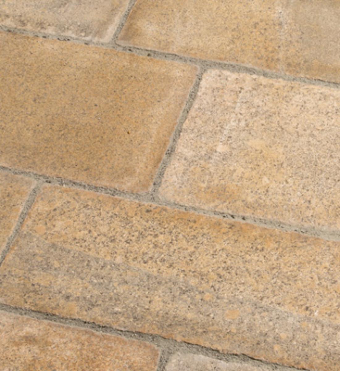 Angaben:
Terrassenplatten GREDI ANTIQUE; Bearbeitung: Oberfläche geflammt, gebürstet antikisiert, Kanten handbekantet, Unterseite gesägt; Material: Granit; Farbe: gelb-braun-gräulich.

Befund:
Bearbeitete Werksteine und Waren daraus, Granit, poliert, verziert oder anders bearbeitet, jedoch ohne Bildhauerarbeit, mit einem Eigengewicht von 10 kg oder mehr.